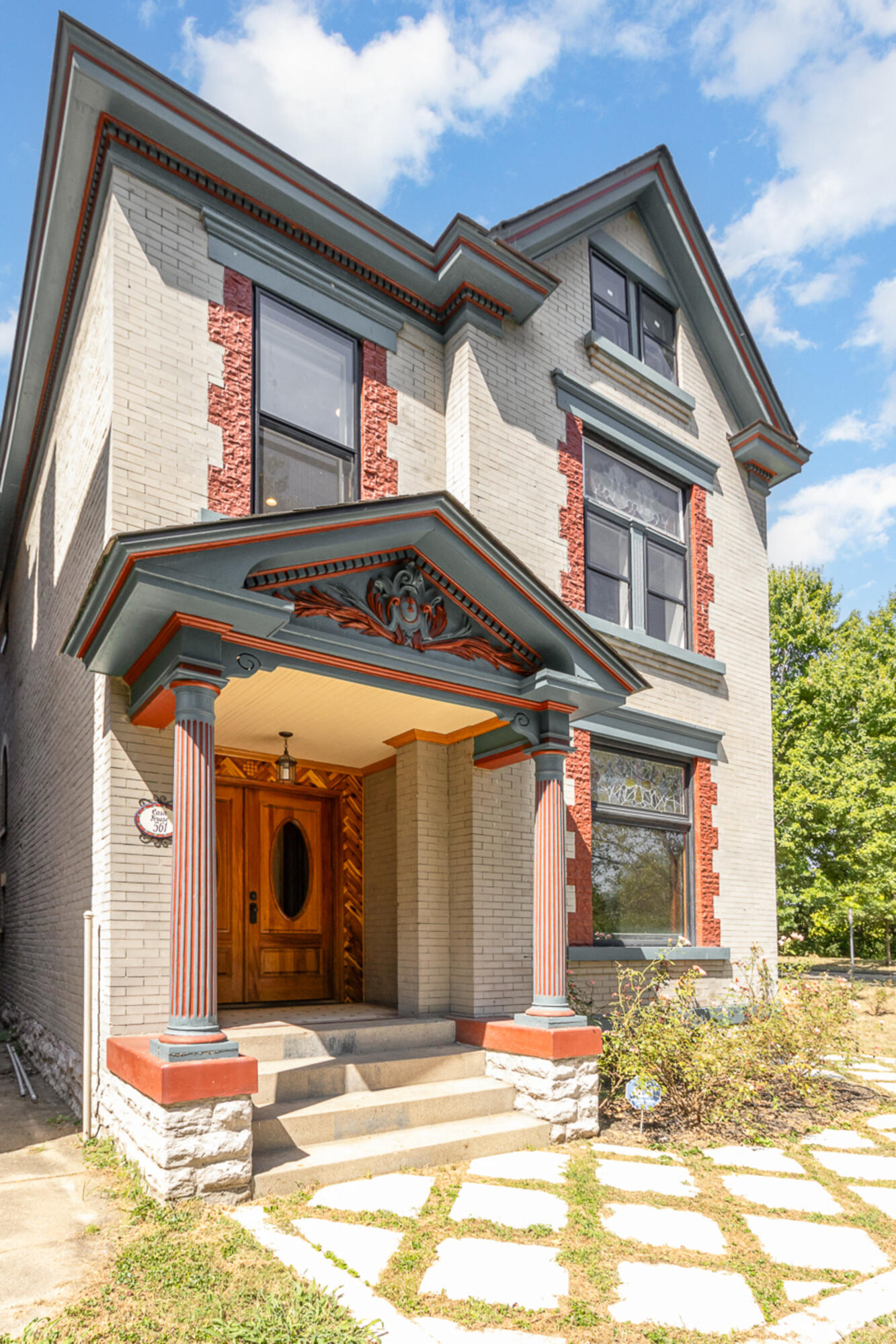 Newport, Kentucky, 41071, United States, 4 Bedrooms Bedrooms, ,4 BathroomsBathrooms,Residential,For Sale,1915092