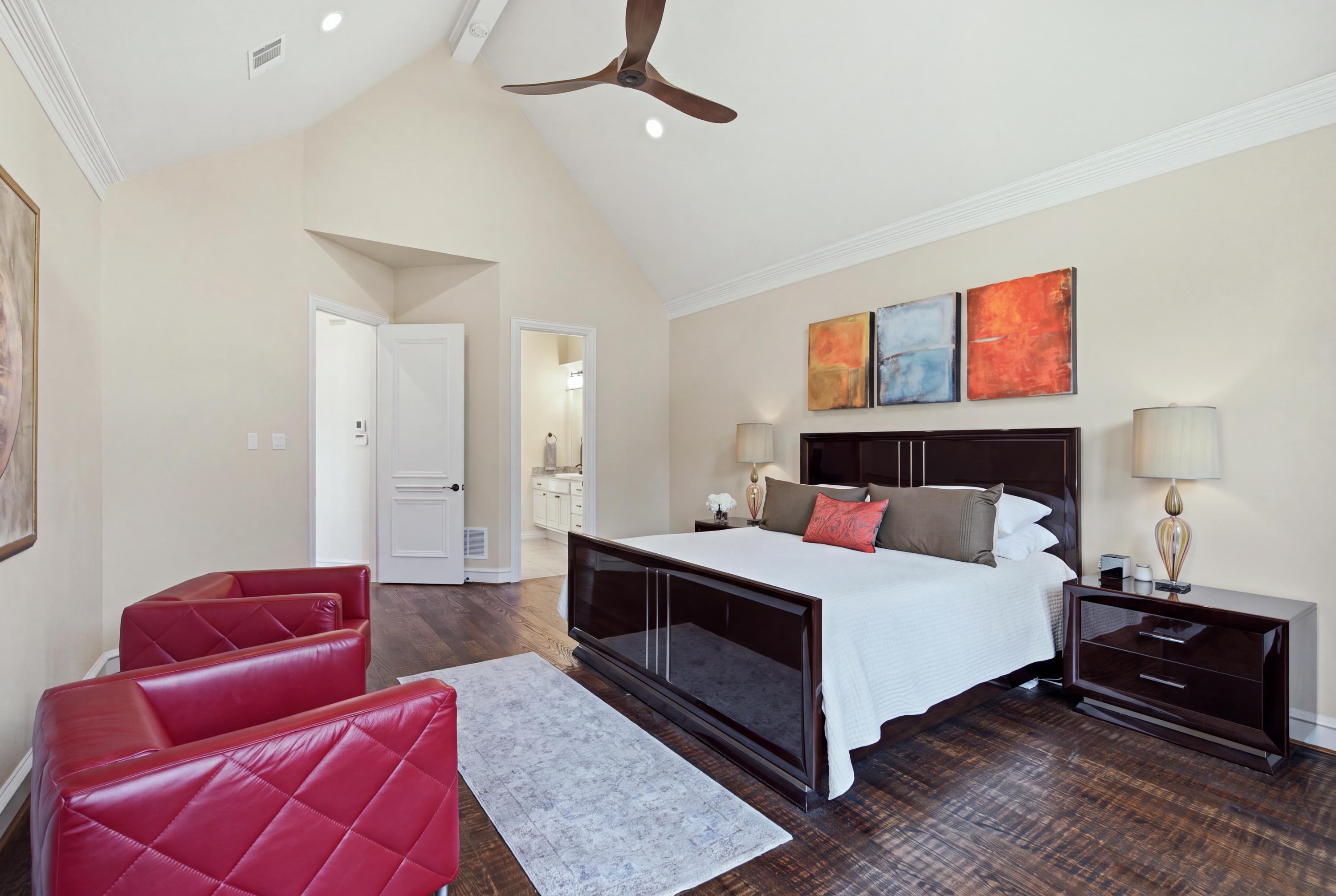 Preston Hollow Home with Pool, Primary Suite Down, 3-Car Garage & Solar - 物件實景