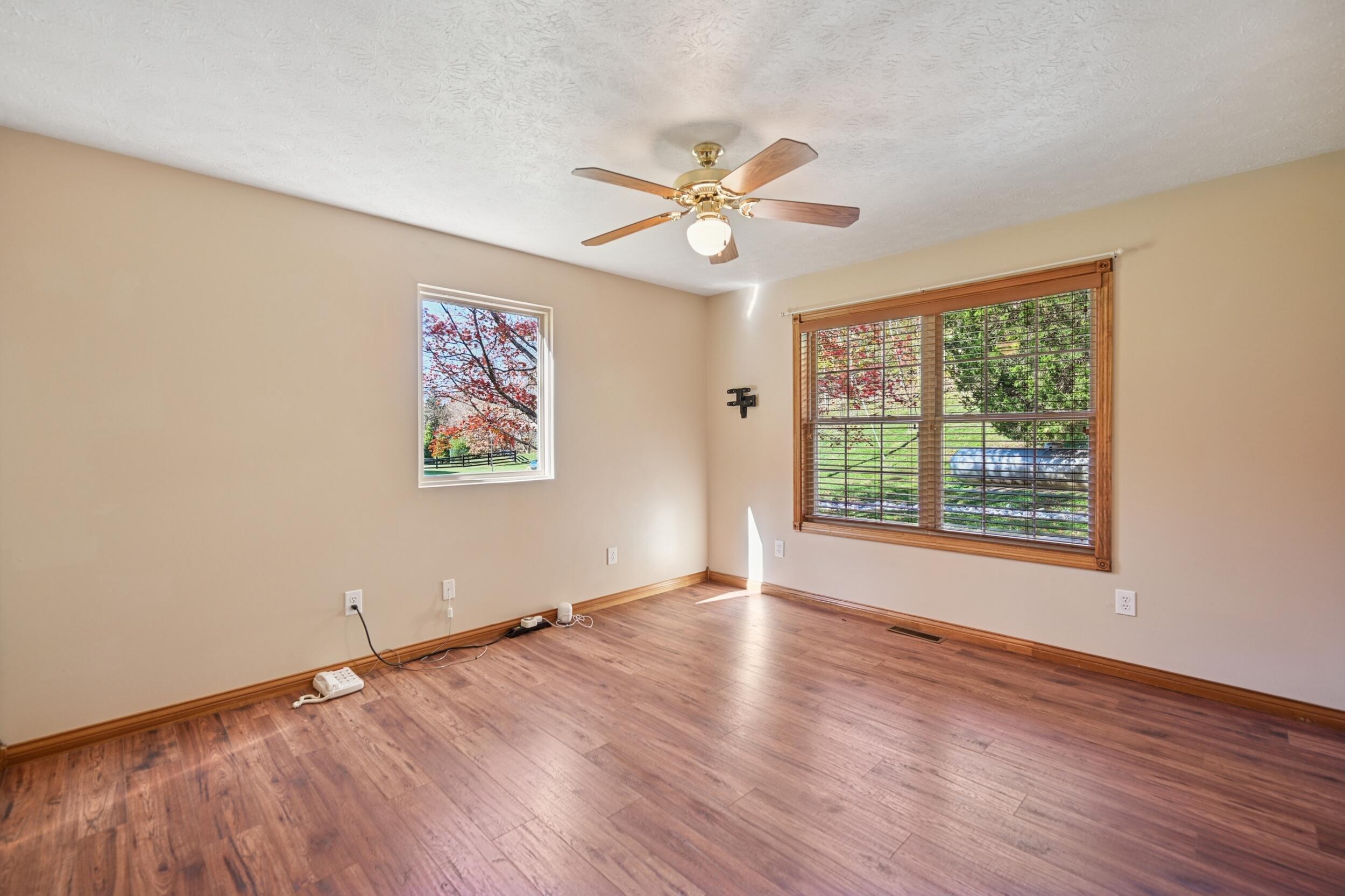 Burlington, Kentucky, 41005, United States, 3 Bedrooms Bedrooms, ,2 BathroomsBathrooms,Residential,For Sale,1989647