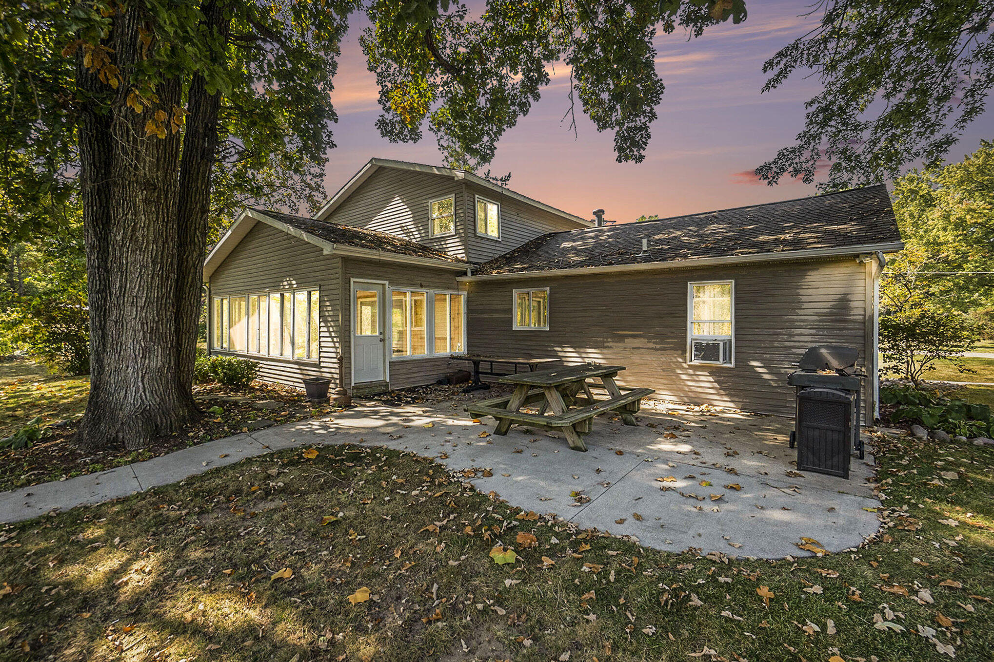 Newaygo, Michigan, 49337, United States, 5 Bedrooms Bedrooms, ,2 BathroomsBathrooms,Residential,For Sale,1982791