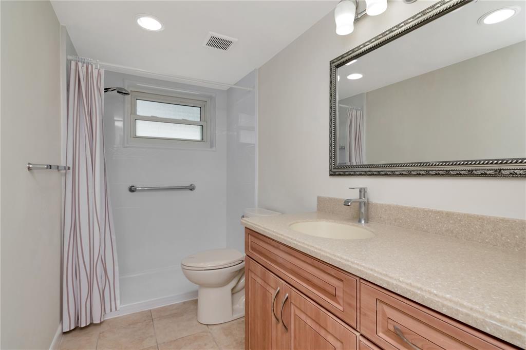 Seminole, Florida, 33776, United States, 5 Bedrooms Bedrooms, ,3 BathroomsBathrooms,Residential,For Sale,1913613