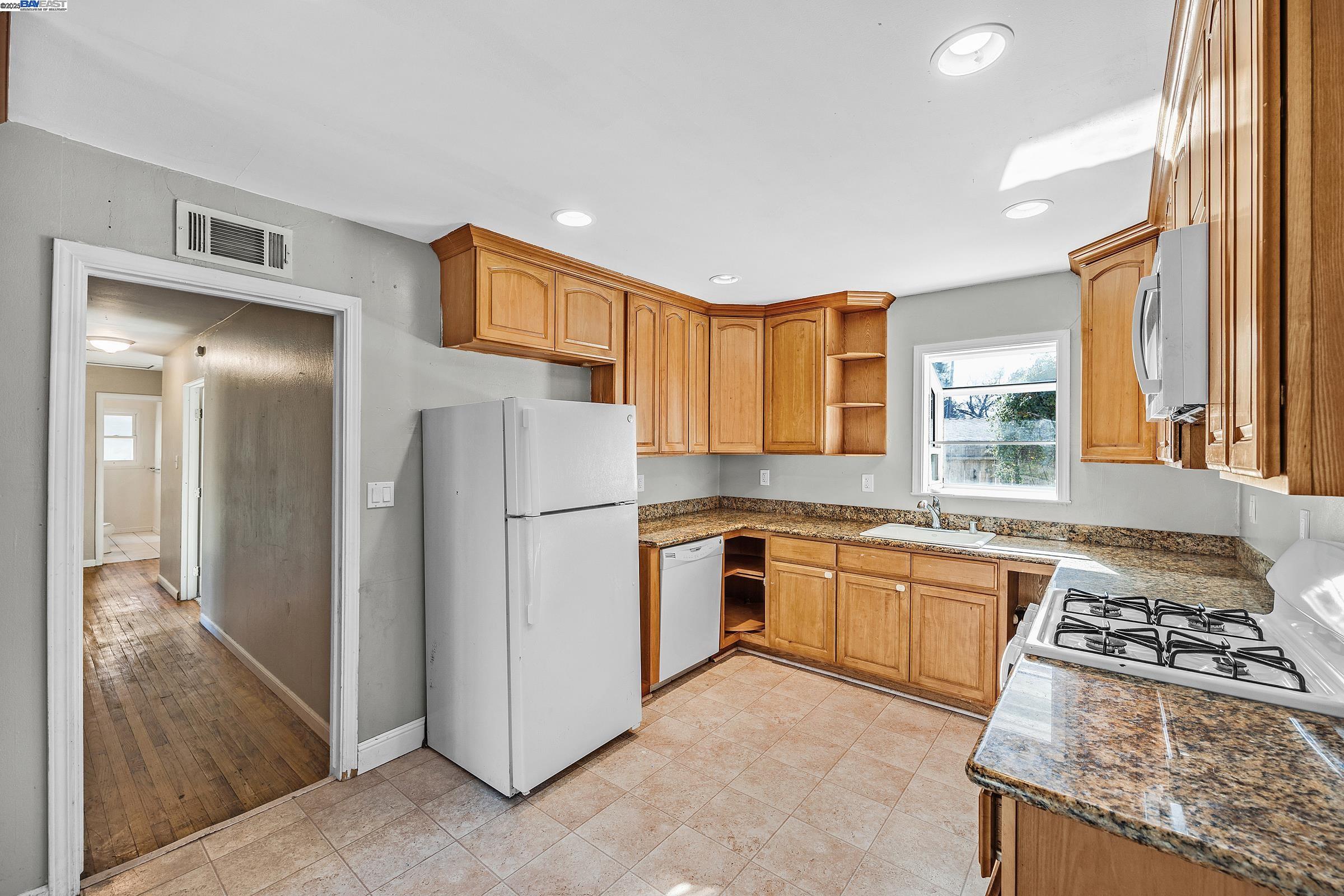 Concord, California, 94521, United States, 4 Bedrooms Bedrooms, ,2 BathroomsBathrooms,Residential,For Sale,1691413