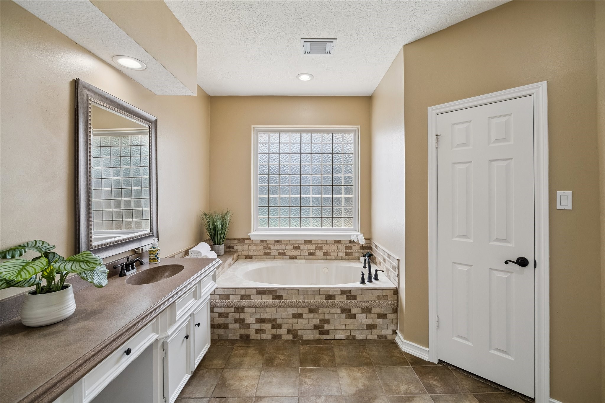  2919 Forest Garden Drive - 物件實景