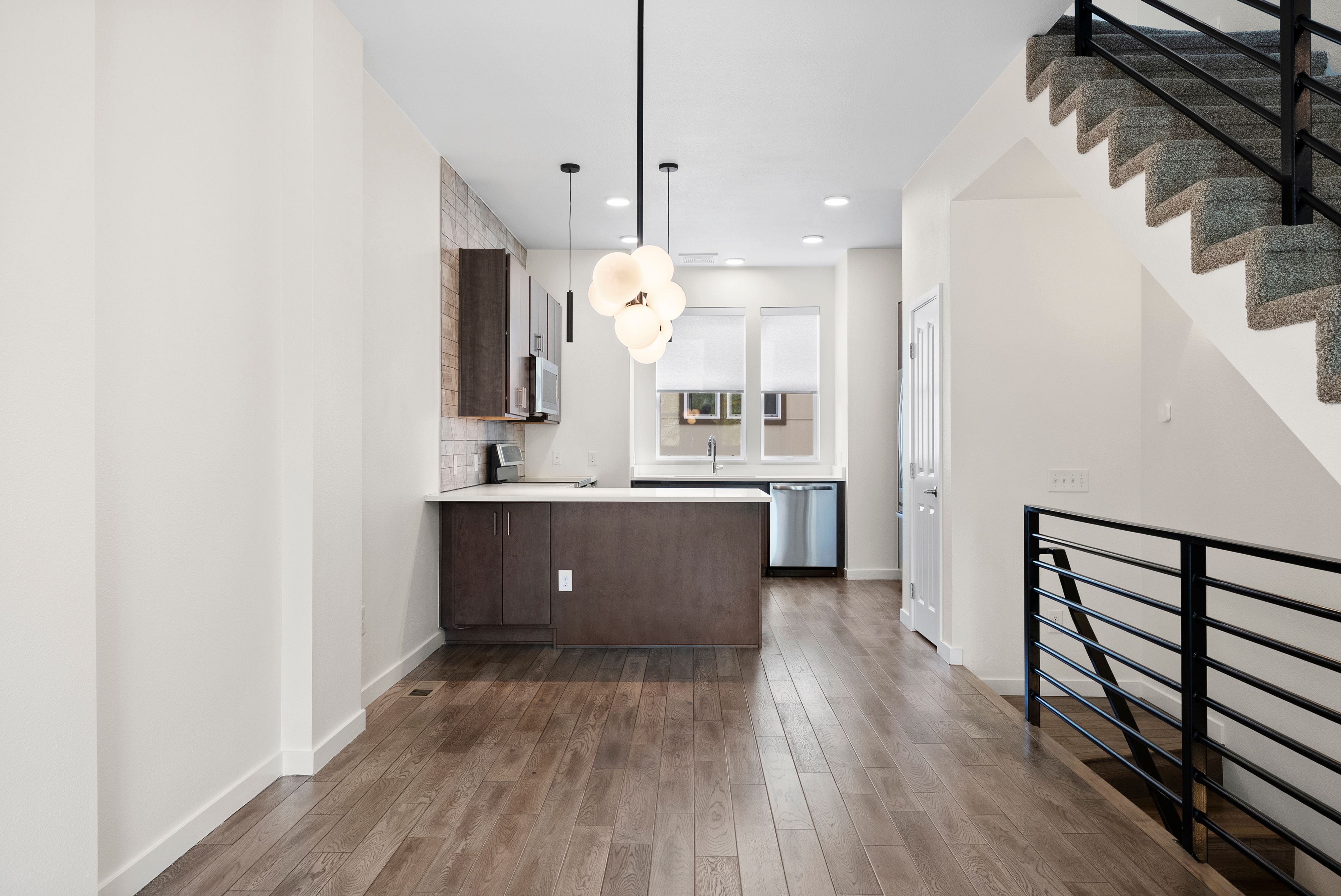  End-Unit Brownstone in North Capitol Hill - 物件實景