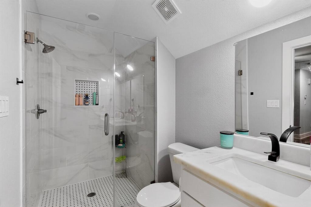 Grand Prairie, Texas, 75051, United States, 5 Bedrooms Bedrooms, ,5 BathroomsBathrooms,Residential,For Sale,1895413