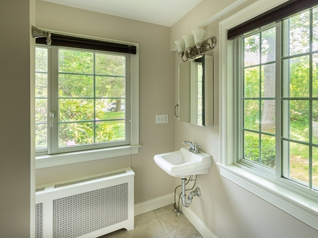 Brockton, Massachusetts, 02301, United States, 5 Bedrooms Bedrooms, ,3 BathroomsBathrooms,Residential,For Sale,1879752