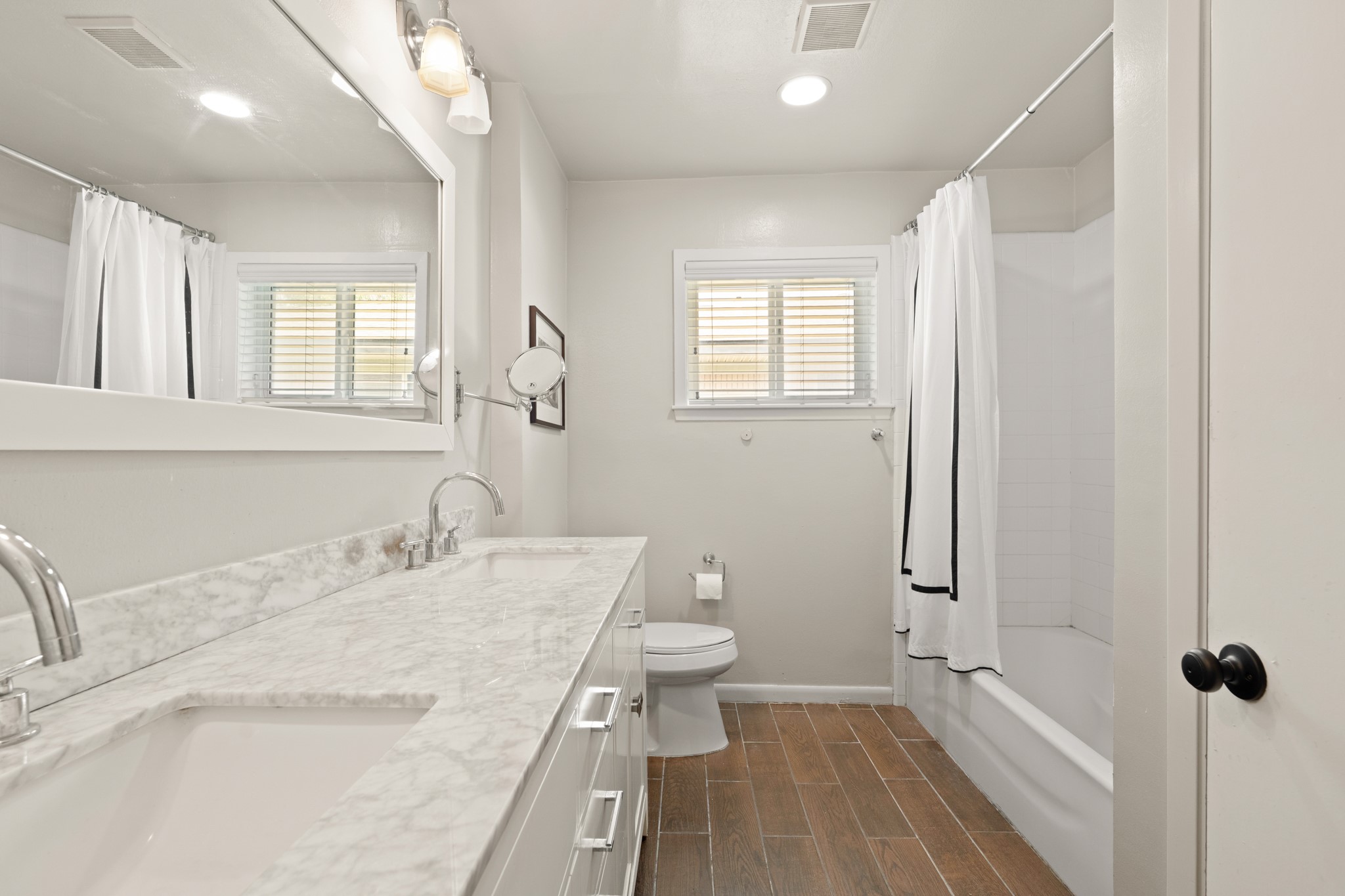 Houston, Texas, 77096, United States, 3 Bedrooms Bedrooms, ,2 BathroomsBathrooms,Residential,For Sale,1998285