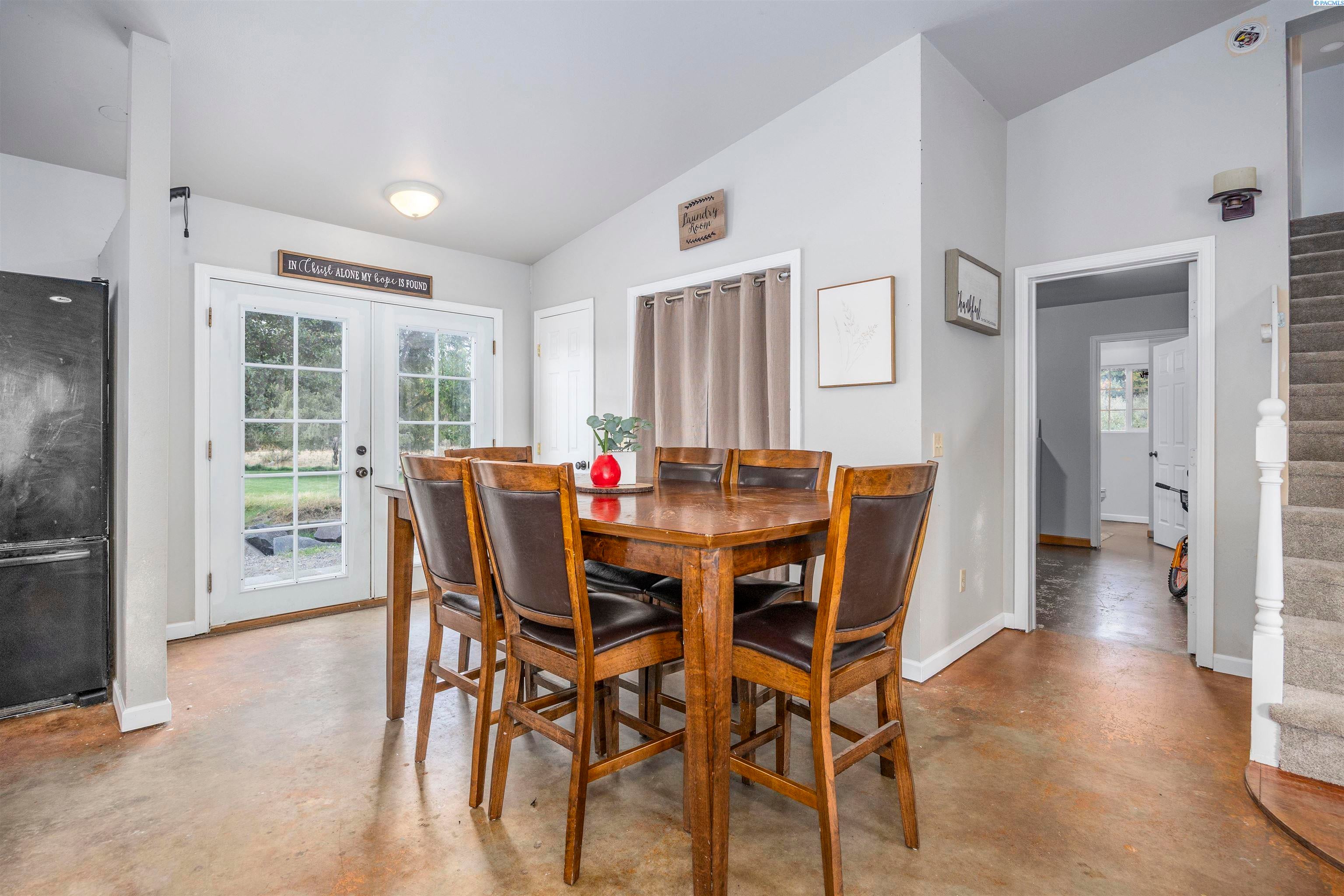 Richland, Washington, 99354, United States, 3 Bedrooms Bedrooms, ,2 BathroomsBathrooms,Residential,For Sale,1978459