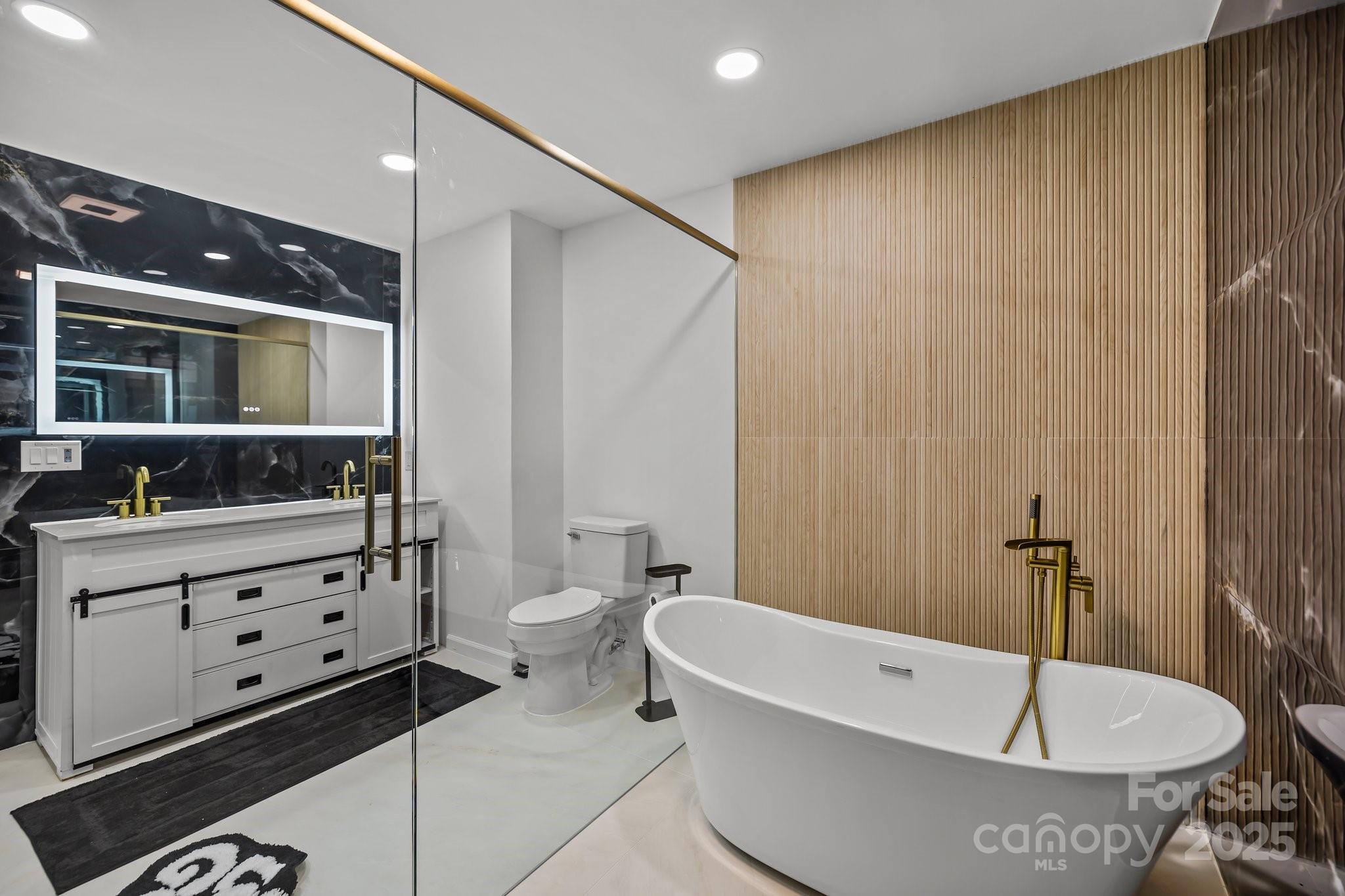 Matthews, North Carolina, 28105, United States, 5 Bedrooms Bedrooms, ,4 BathroomsBathrooms,Residential,For Sale,2003346