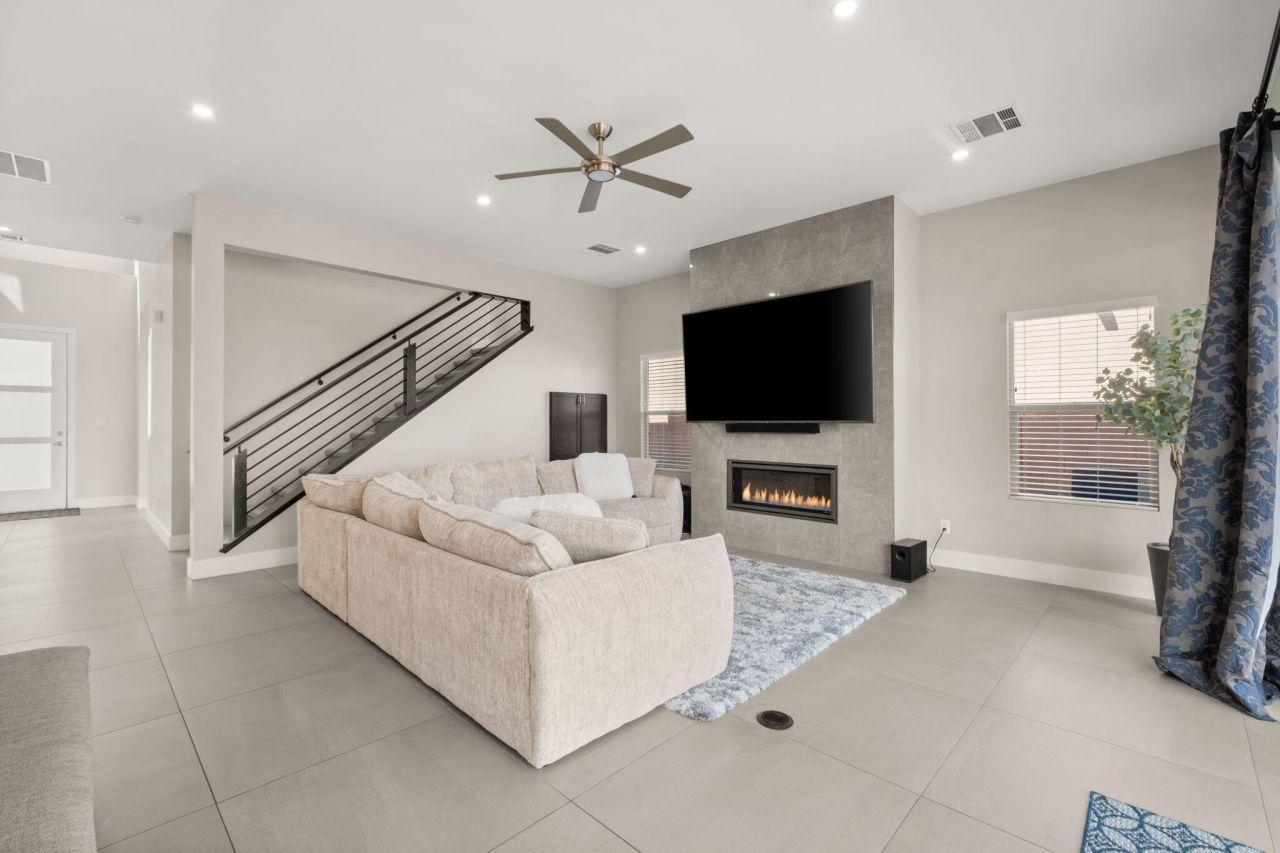 Albuquerque, New Mexico, 87120, United States, 5 Bedrooms Bedrooms, ,5 BathroomsBathrooms,Residential,For Sale,1940027