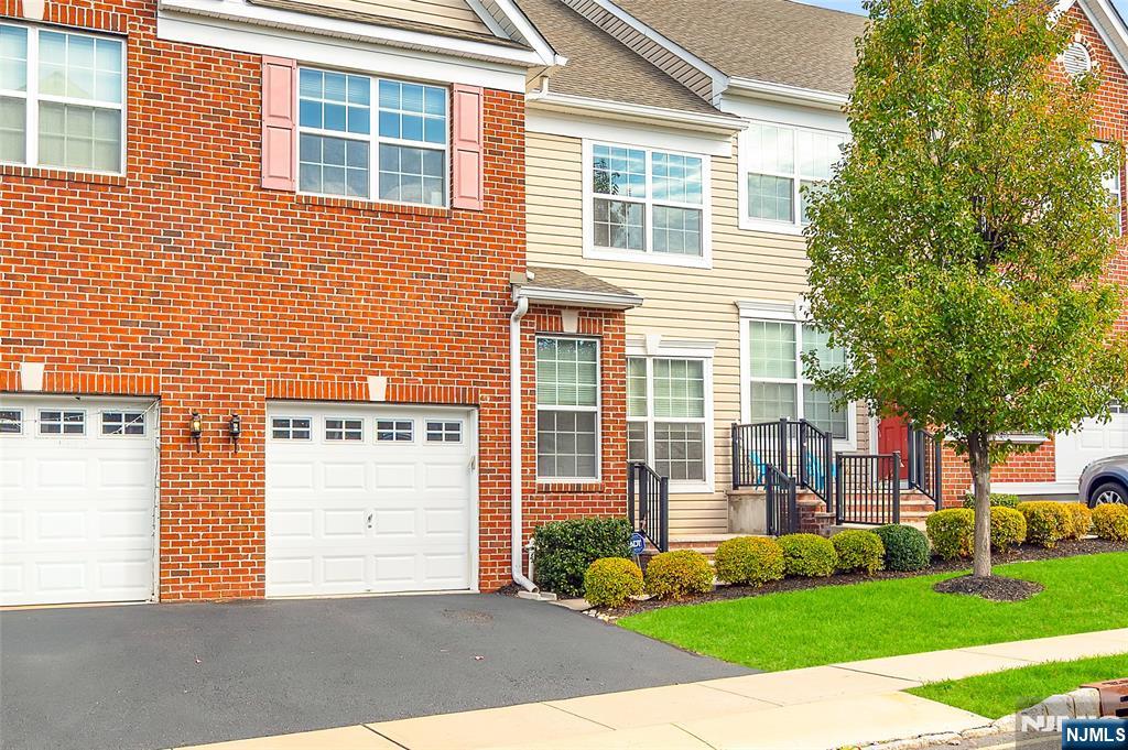 North Brunswick, New Jersey, 08902, United States, 3 Bedrooms Bedrooms, ,4 BathroomsBathrooms,Residential,For Sale,1987579