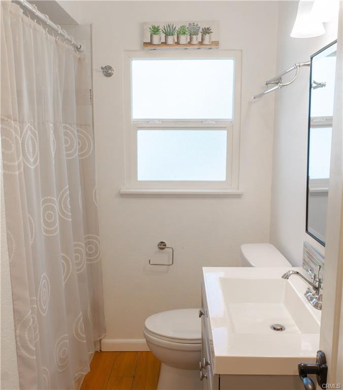 Los Angeles, California, 90016, United States, 2 Bedrooms Bedrooms, ,2 BathroomsBathrooms,Residential,For Sale,1930666