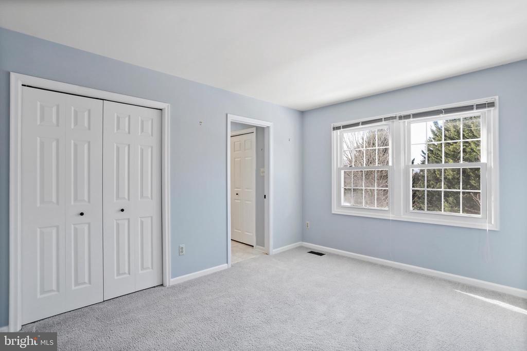 Sterling, Virginia, 20164, United States, 2 Bedrooms Bedrooms, ,3 BathroomsBathrooms,Residential,For Sale,2015095