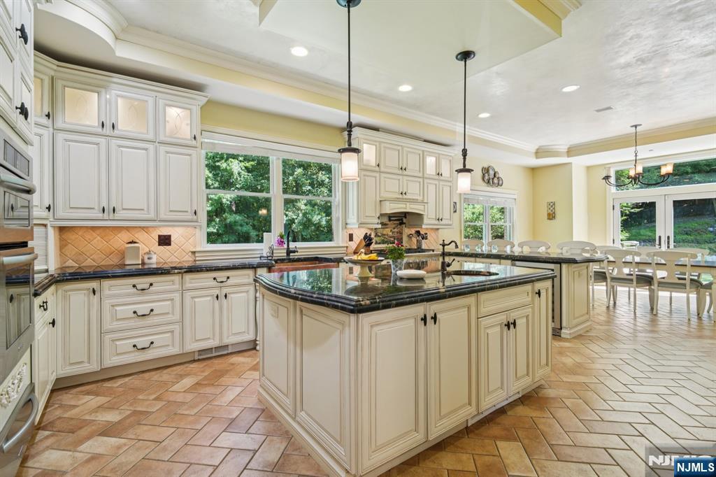 Oakland, New Jersey, 07436, United States, 5 Bedrooms Bedrooms, ,5 BathroomsBathrooms,Residential,For Sale,1907323