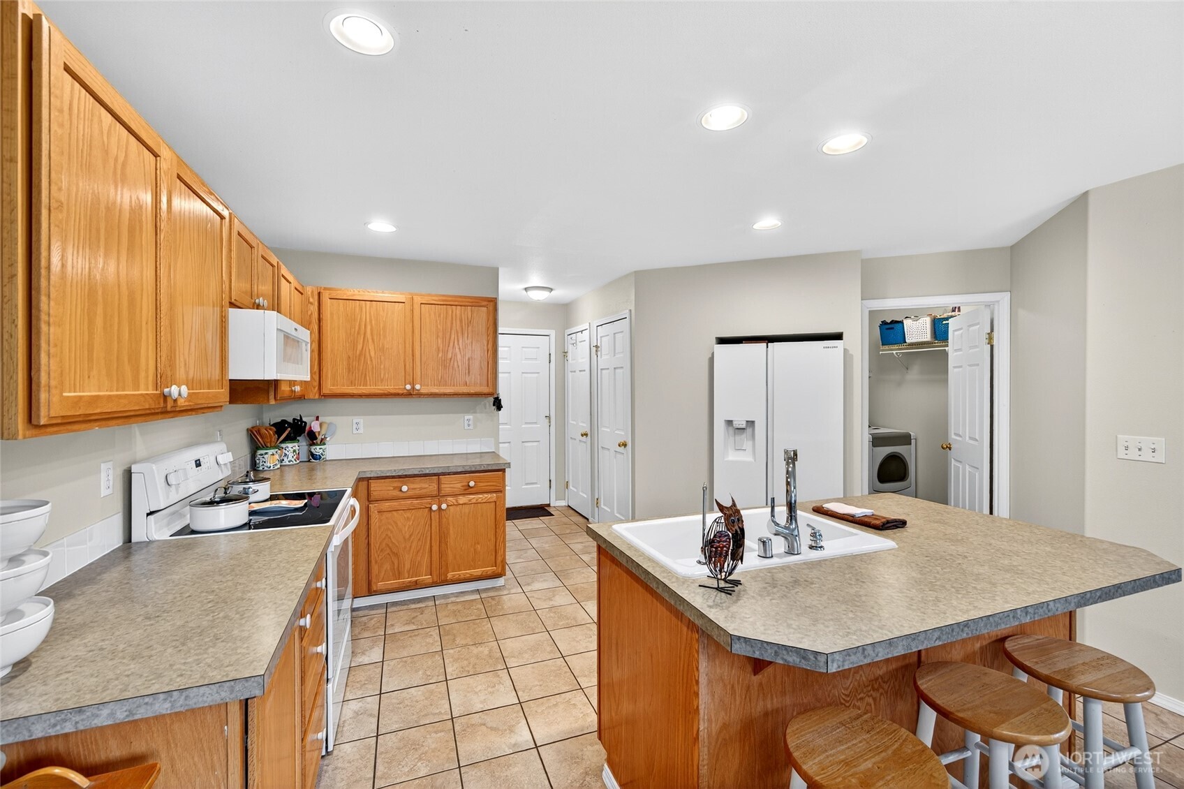 Tacoma, Washington, 98446, United States, 3 Bedrooms Bedrooms, ,3 BathroomsBathrooms,Residential,For Sale,1995150