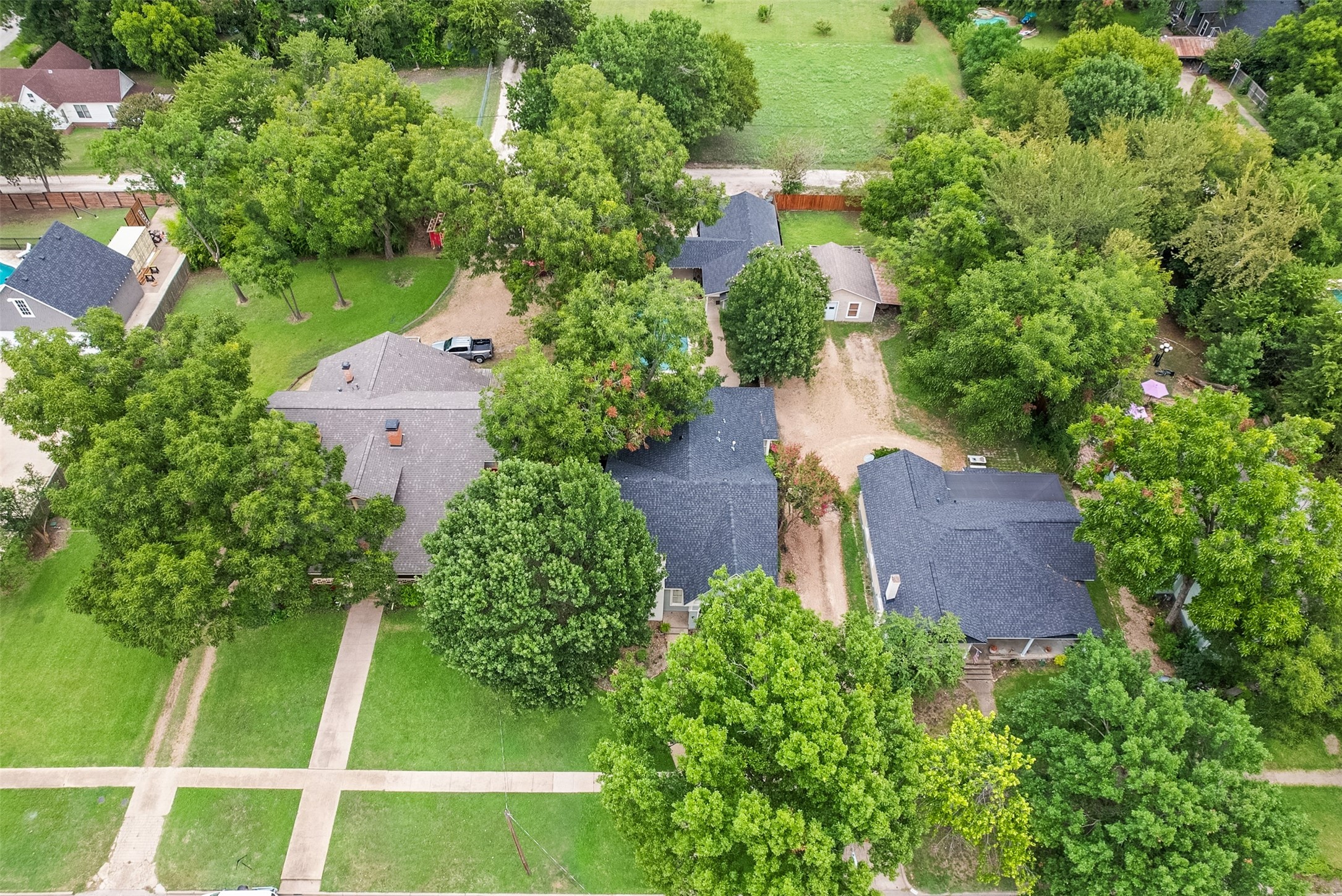 Waxahachie, Texas, 75165, United States, 5 Bedrooms Bedrooms, ,4 BathroomsBathrooms,Residential,For Sale,1940527