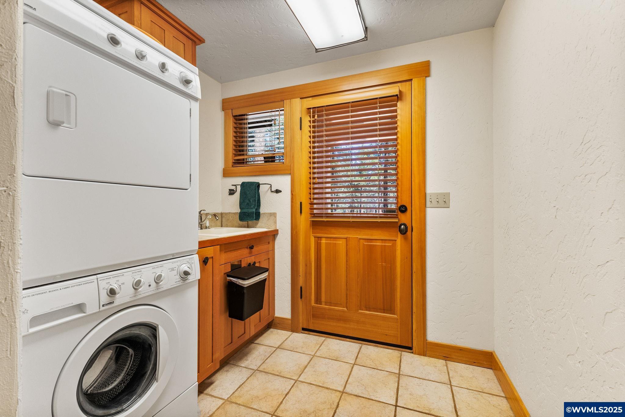 Sisters, Oregon, 97759, United States, 3 Bedrooms Bedrooms, ,6 BathroomsBathrooms,Residential,For Sale,1784576