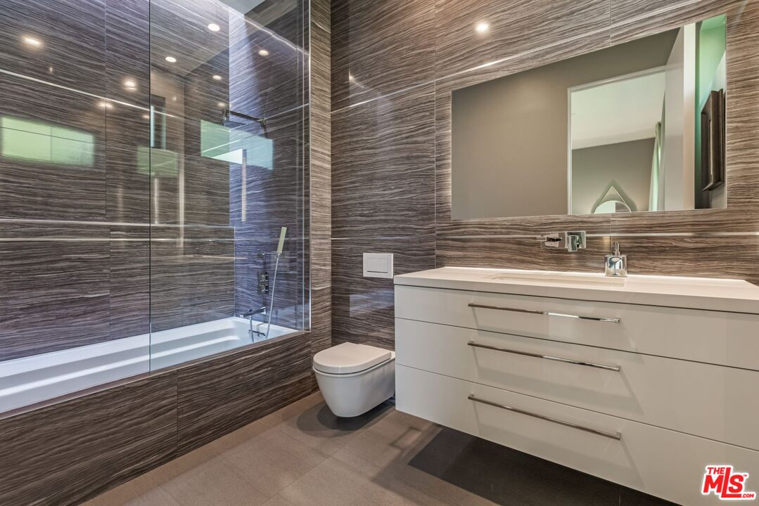 Beverly Hills, California, 90210, United States, 5 Bedrooms Bedrooms, ,9 BathroomsBathrooms,Residential,For Sale,1906570