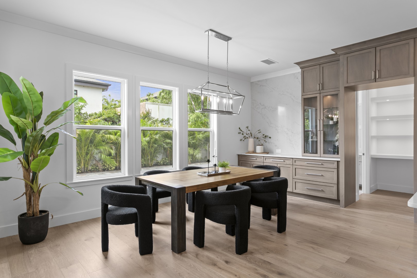 Tampa, Florida, 33611, United States, 6 Bedrooms Bedrooms, ,6 BathroomsBathrooms,Residential,For Sale,1981634