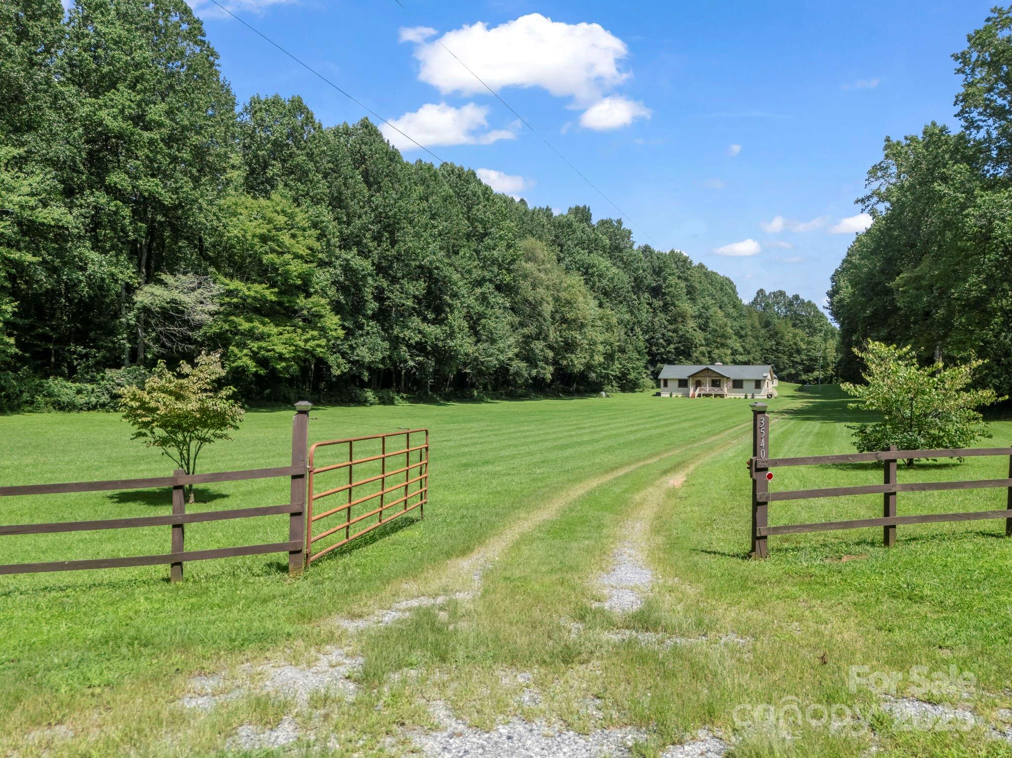Saluda, North Carolina, 28773, United States, 3 Bedrooms Bedrooms, ,2 BathroomsBathrooms,Residential,For Sale,1923070