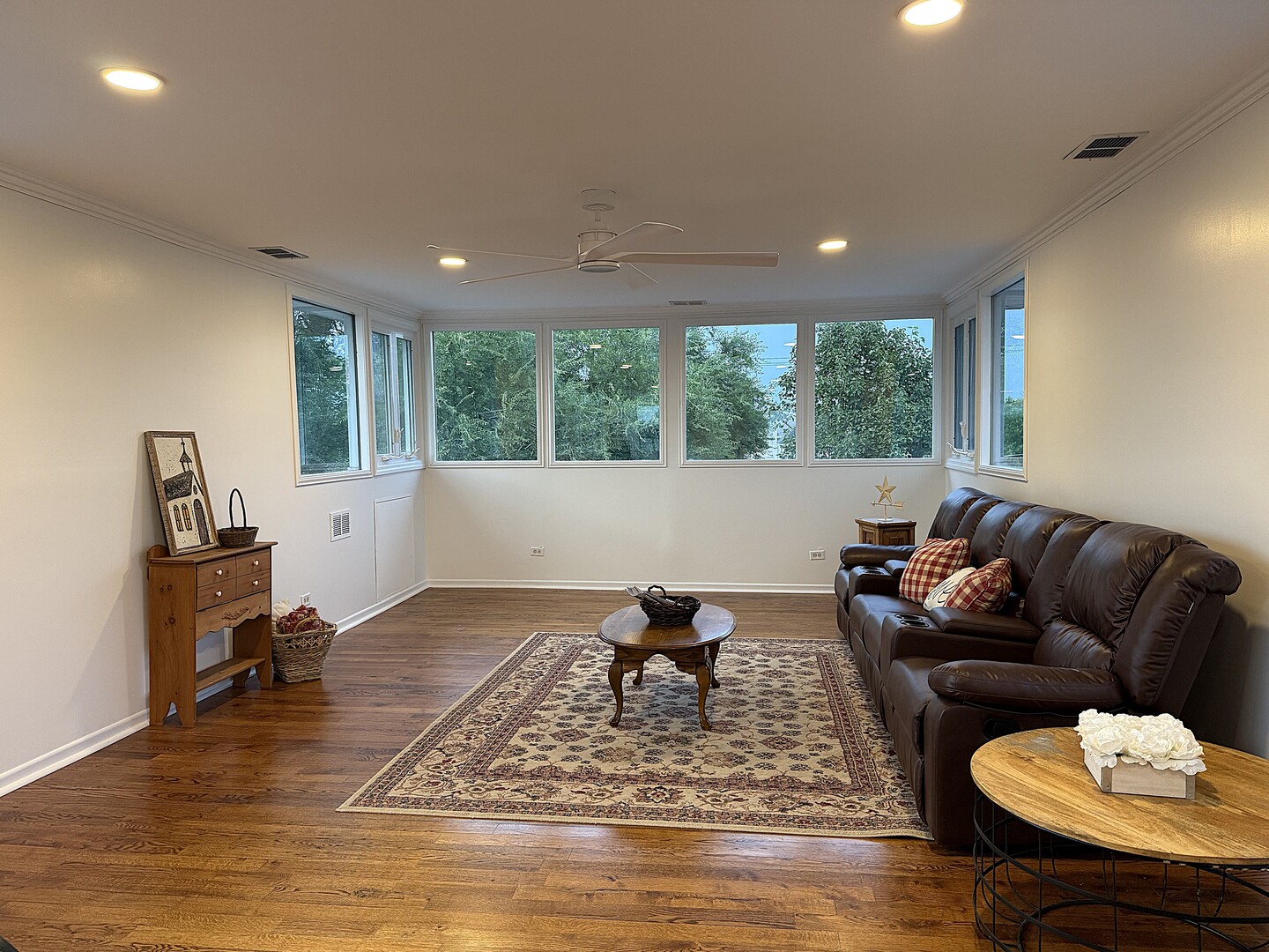 Tinley Park, Illinois, 60487, United States, 6 Bedrooms Bedrooms, ,4 BathroomsBathrooms,Residential,For Sale,1984113