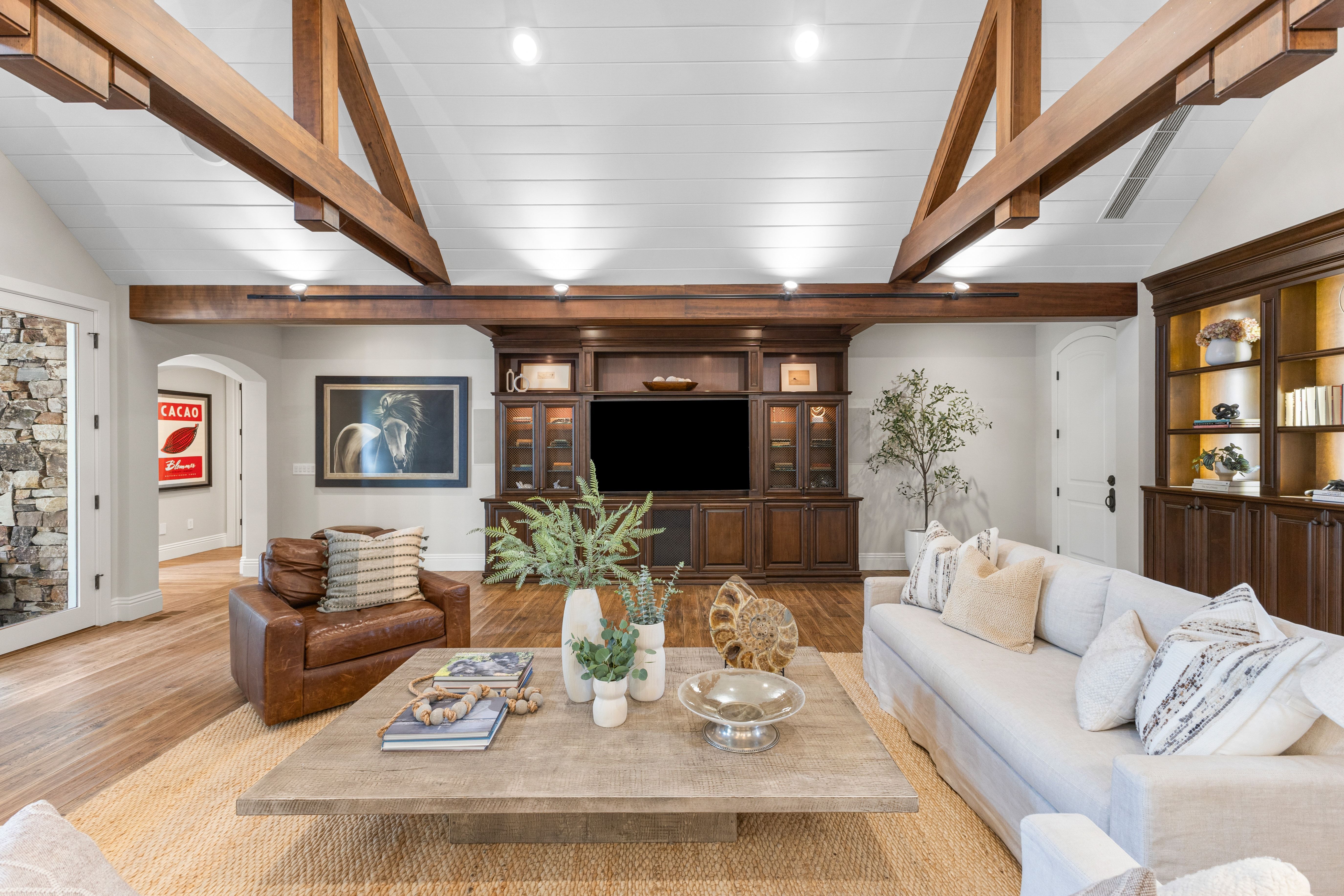  A Private One-Acre Compound Defined by Craftsmanship, Scale and Resort Living - 物件實景