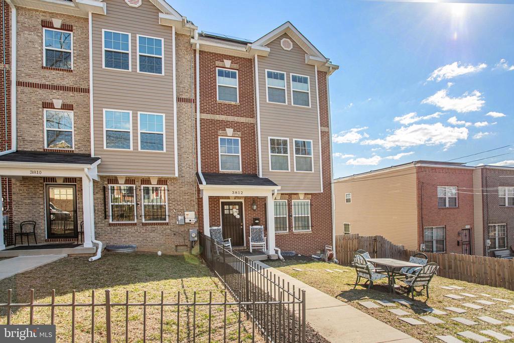 Washington, District of Columbia, 20032, United States, 4 Bedrooms Bedrooms, ,4 BathroomsBathrooms,Residential,For Sale,1983189