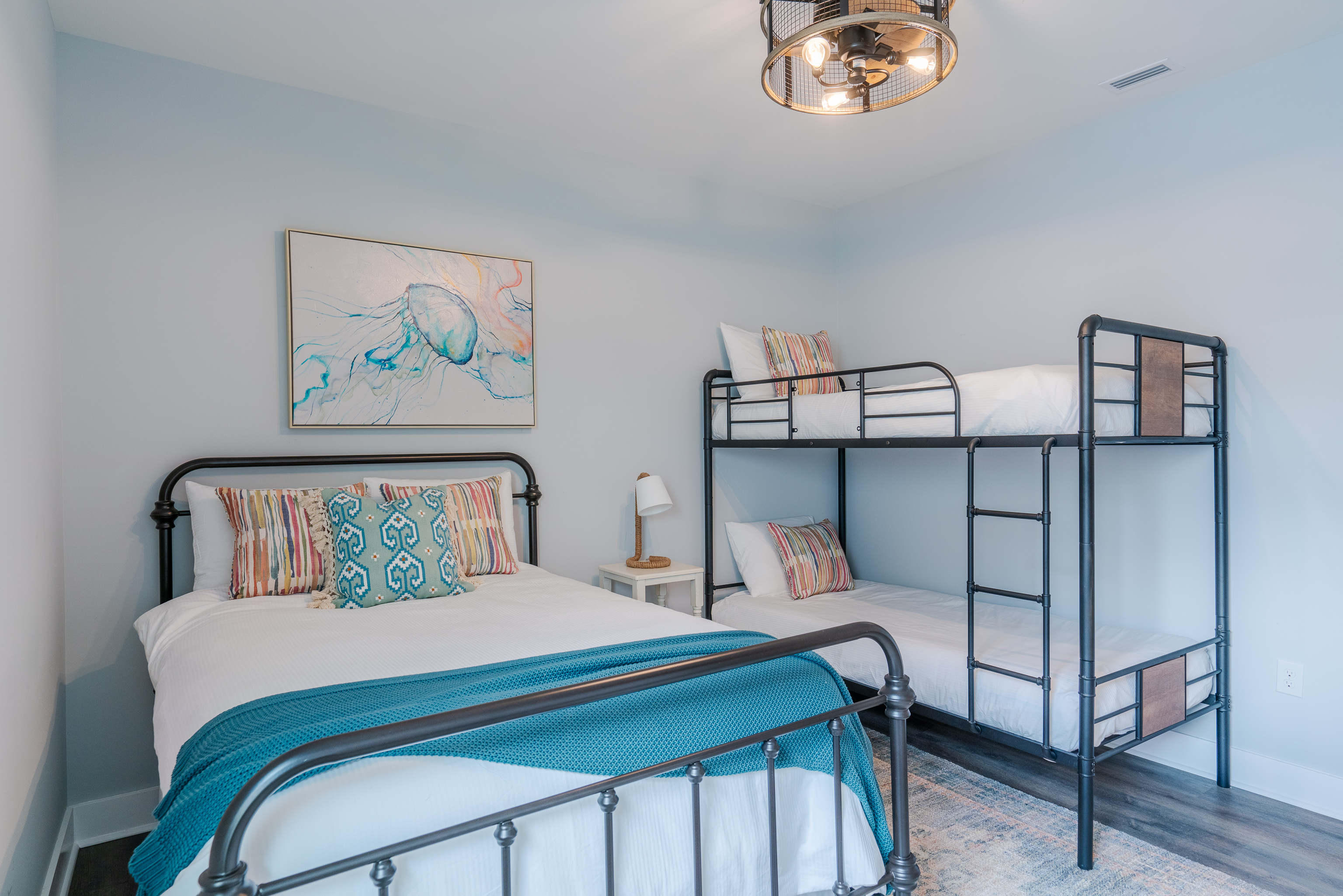  Rental-Ready Coastal Retreat with Heated Pool and No HOA - 物件實景