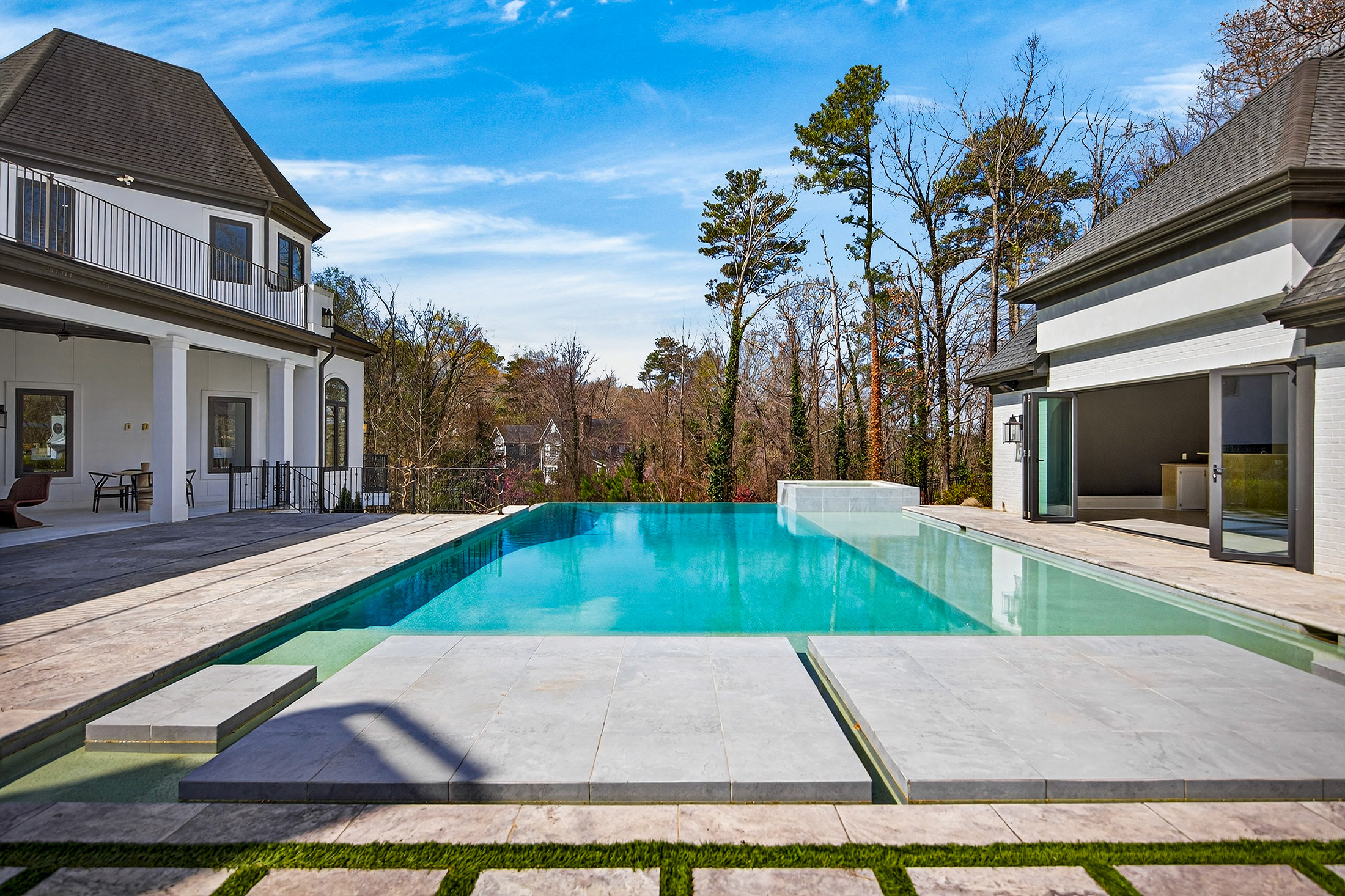  Exceptional Gated Estate with Resort-caliber Grounds - 物件實景