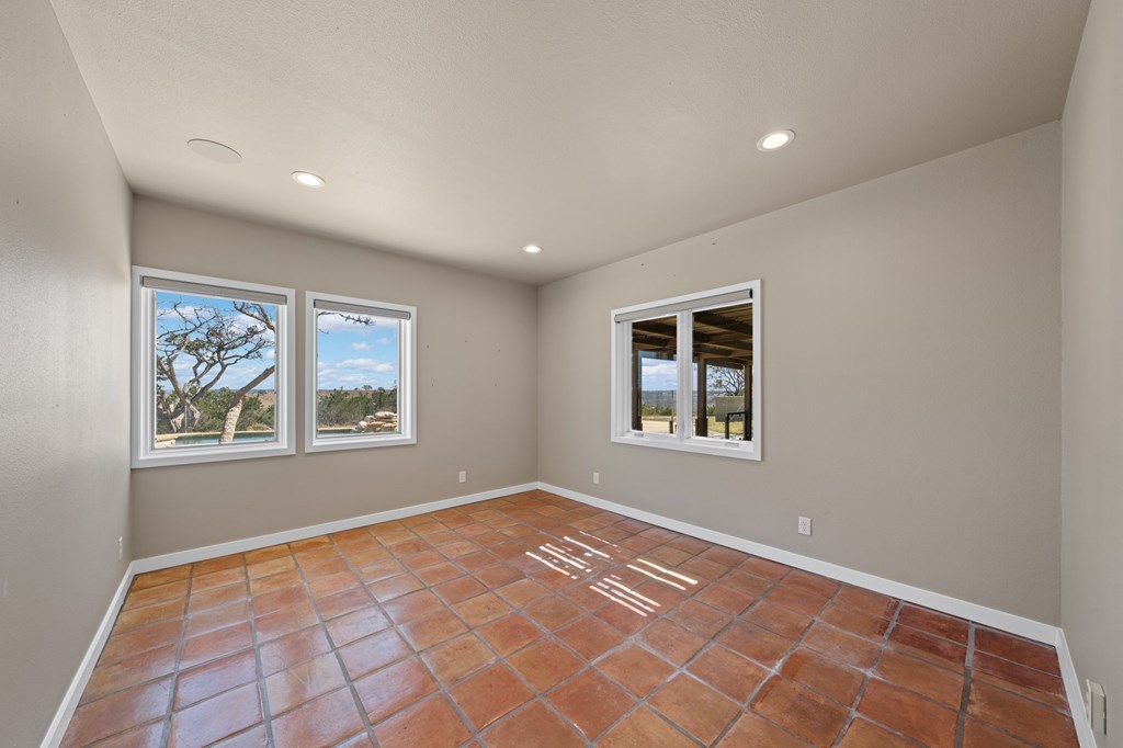 Kerrville, Texas, 78028, United States, 4 Bedrooms Bedrooms, ,5 BathroomsBathrooms,Residential,For Sale,1735504