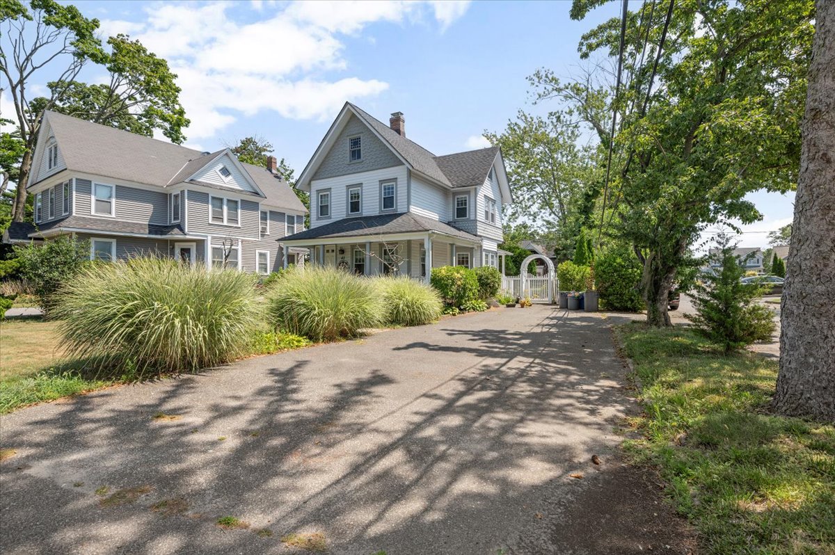 Amityville, New York, 11701, United States, 3 Bedrooms Bedrooms, ,3 BathroomsBathrooms,Residential,For Sale,1944957