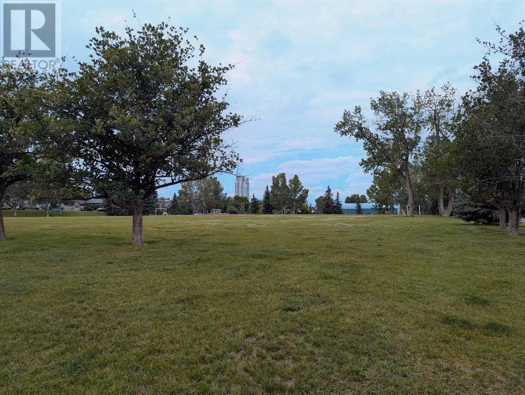 CALGARY, Alberta, T3E 2S7, CA, 3 Bedrooms Bedrooms, ,2 BathroomsBathrooms,Residential,For Sale,1896041