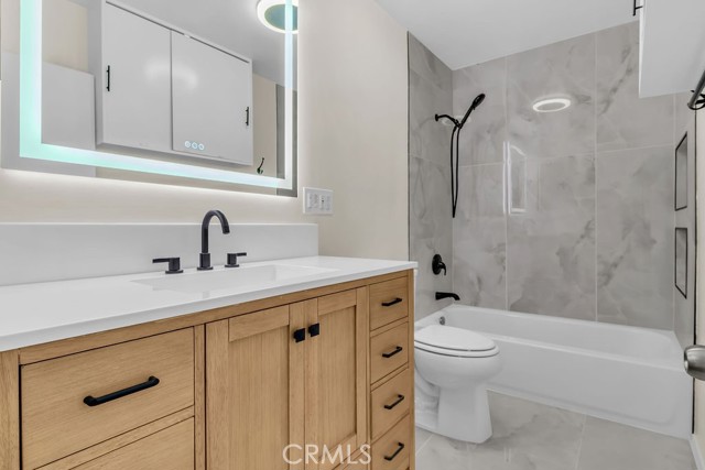 Los Angeles, California, 90044, United States, 4 Bedrooms Bedrooms, ,Residential,For Sale,2040182