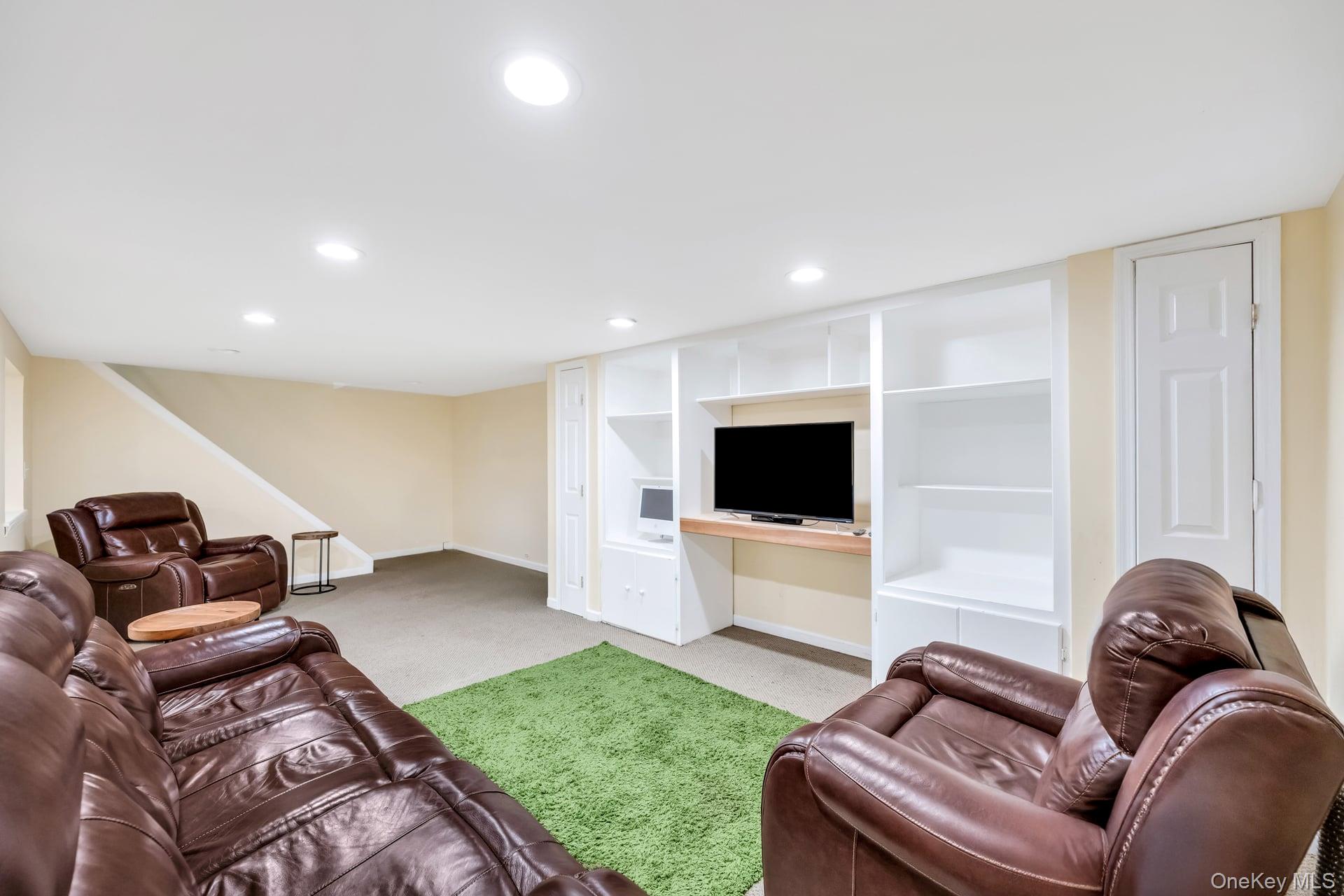 Hauppauge, New York, 11788, United States, 4 Bedrooms Bedrooms, ,3 BathroomsBathrooms,Residential,For Sale,1926093