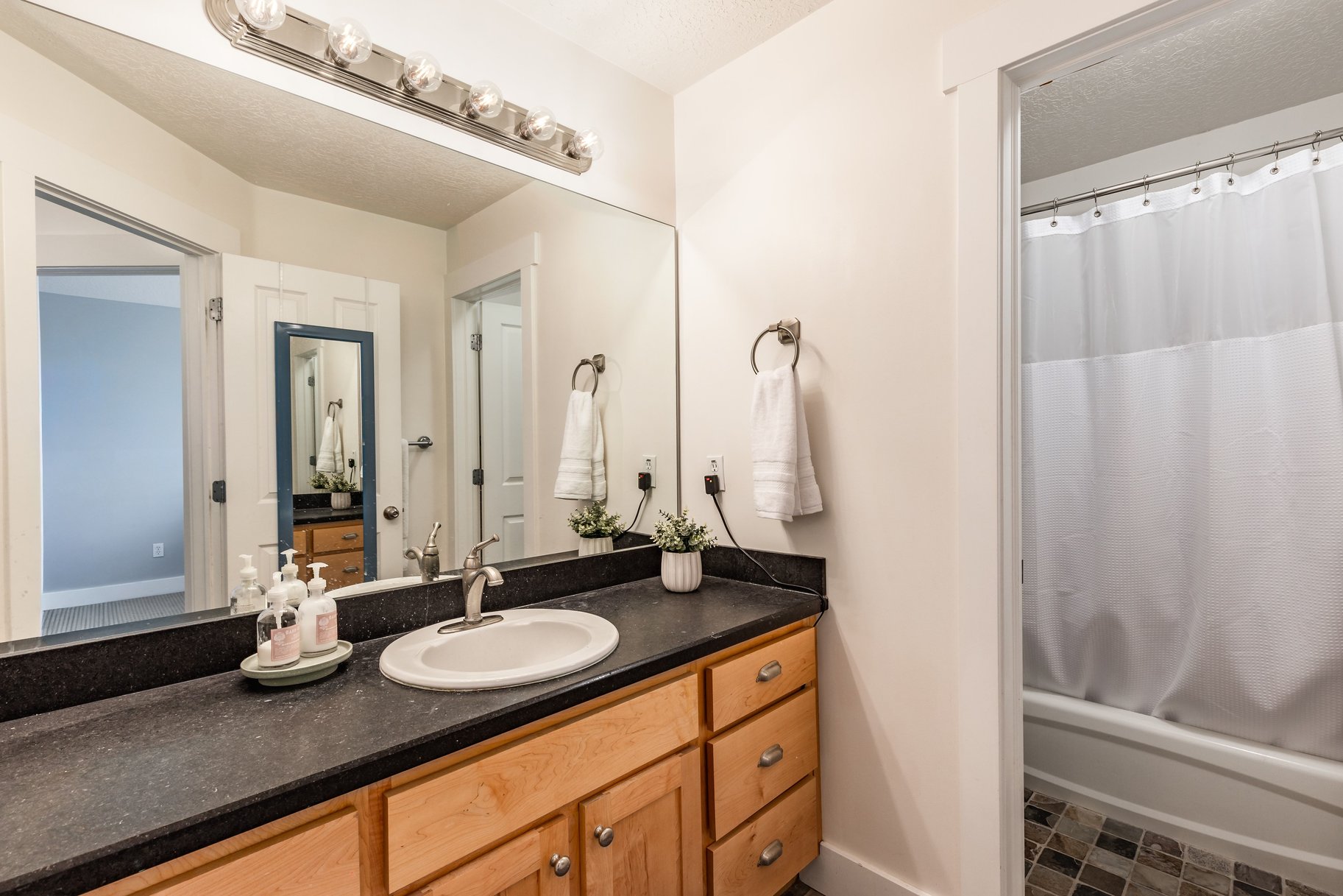  rocklin retreat where  majestic mountains meets city views - 物件實景
