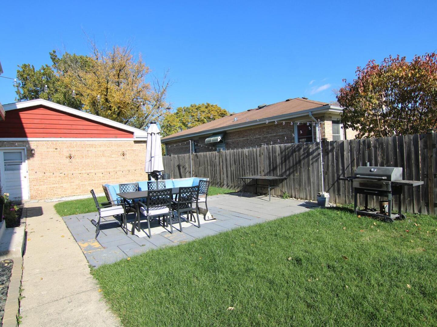 Niles, Illinois, 60714, United States, 5 Bedrooms Bedrooms, ,Residential,For Sale,1990948