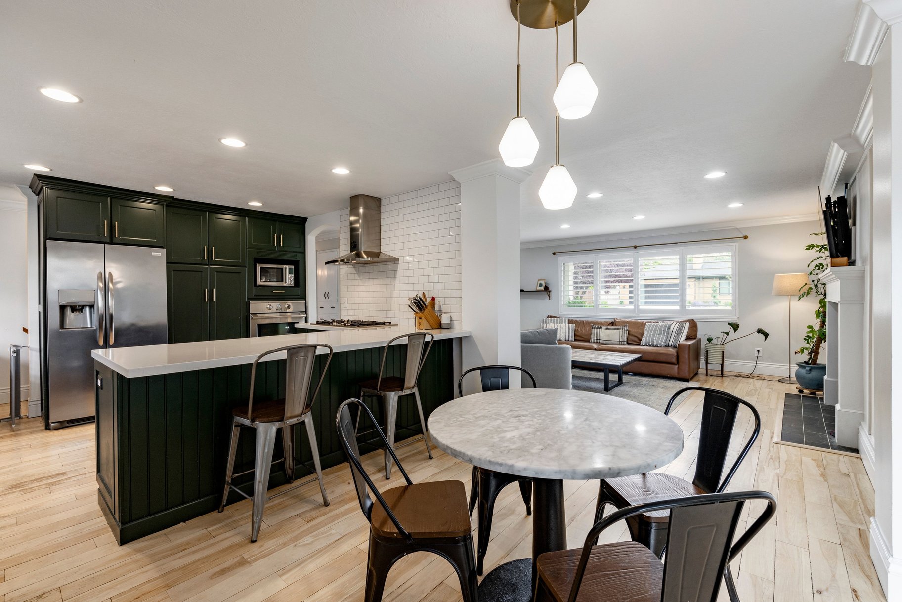  Modernized Millcreek Rambler with Open Living & Private Backyard - 物件實景