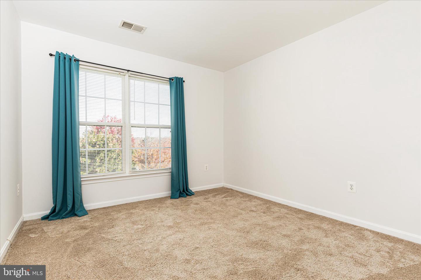 Round Hill, Virginia, 20141, United States, 4 Bedrooms Bedrooms, ,4 BathroomsBathrooms,Residential,For Sale,1987727