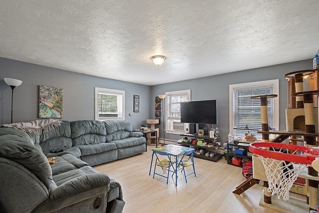 Fitchburg, Massachusetts, 01420, United States, 12 Bedrooms Bedrooms, ,5 BathroomsBathrooms,Residential,For Sale,1848100