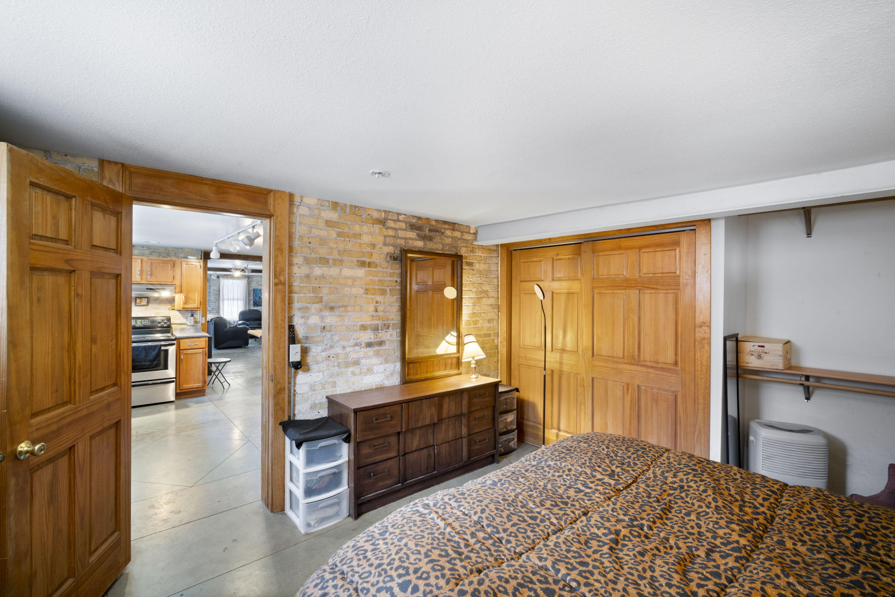 Milwaukee, Wisconsin, 53202, United States, 3 Bedrooms Bedrooms, ,3 BathroomsBathrooms,Residential,For Sale,1982792