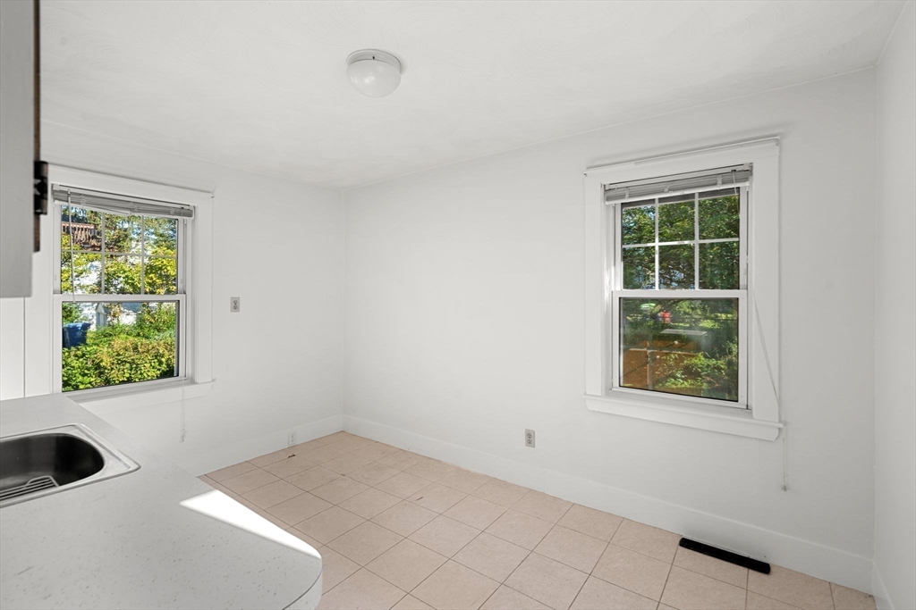 Wakefield, Massachusetts, 01880, United States, 4 Bedrooms Bedrooms, ,2 BathroomsBathrooms,Residential,For Sale,1947079