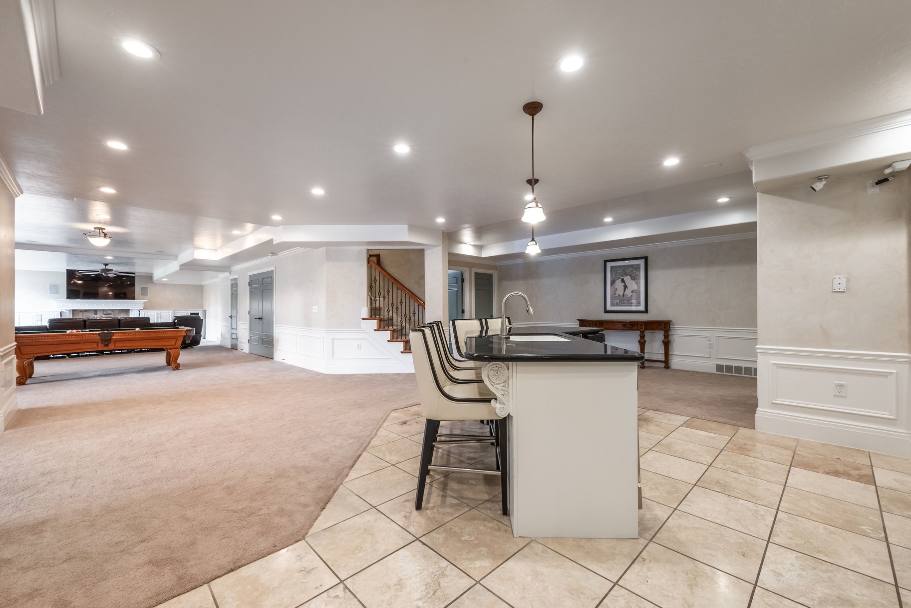  Stately Gated-Community Estate on Nearly Half an Acre: Vaulted Ceilings, Valley - 物件實景