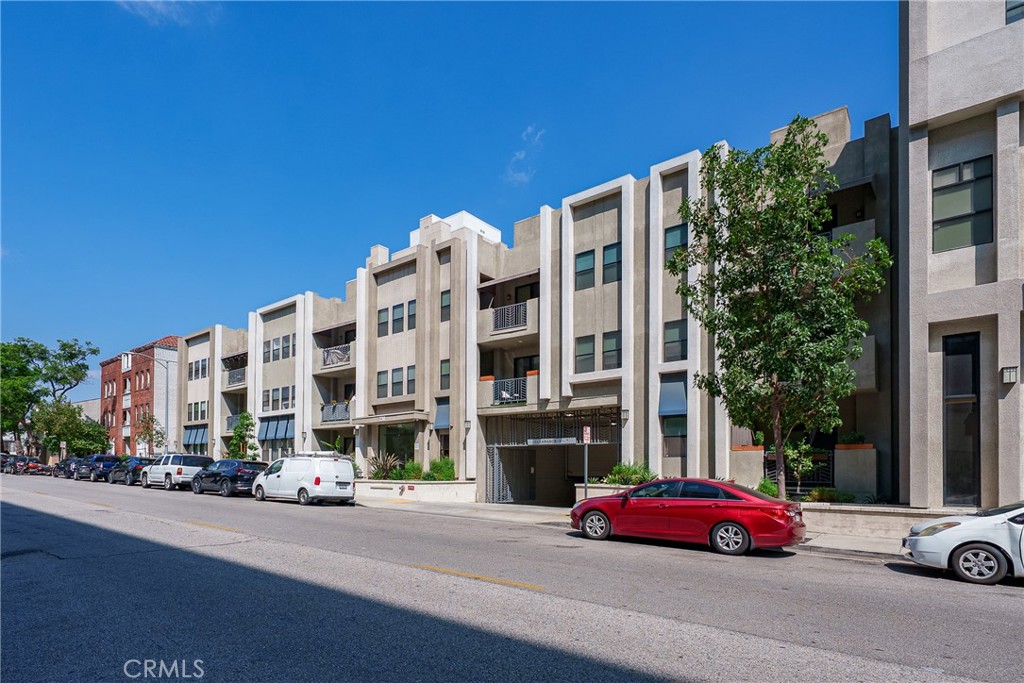 Glendale, California, 91205, United States, 2 Bedrooms Bedrooms, ,2 BathroomsBathrooms,Residential,For Sale,1950855