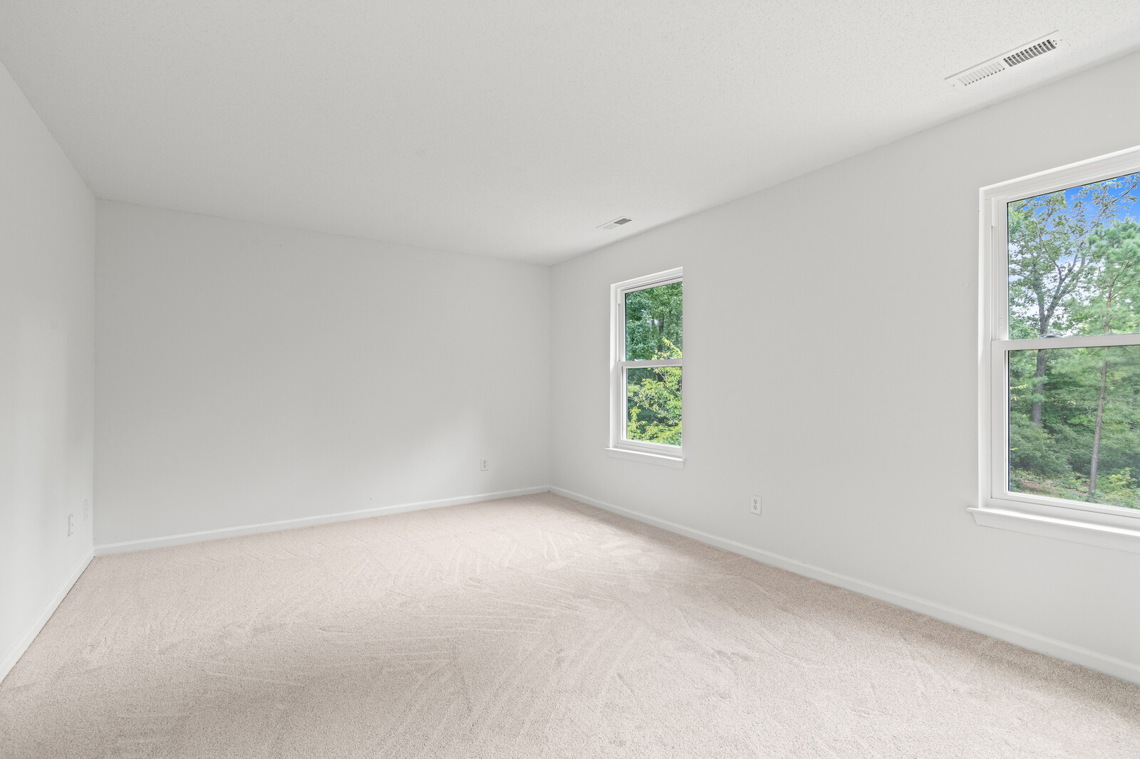 Newport News, Virginia, 23602-8360, United States, 5 Bedrooms Bedrooms, ,3 BathroomsBathrooms,Residential,For Sale,1938191