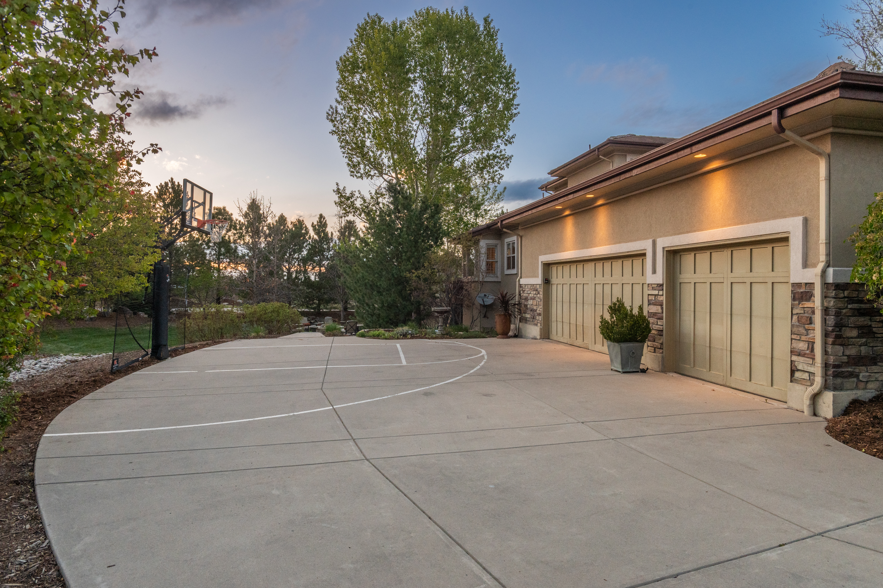  Cul-de-Sac Gem in Gated CPV: Gourmet Kitchen & Main-Level Primary Suite - 物件實景