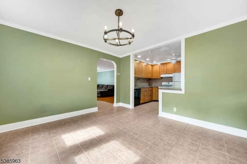 Livingston Twp., New Jersey, 07039, United States, 2 Bedrooms Bedrooms, ,2 BathroomsBathrooms,Residential,For Sale,1951171