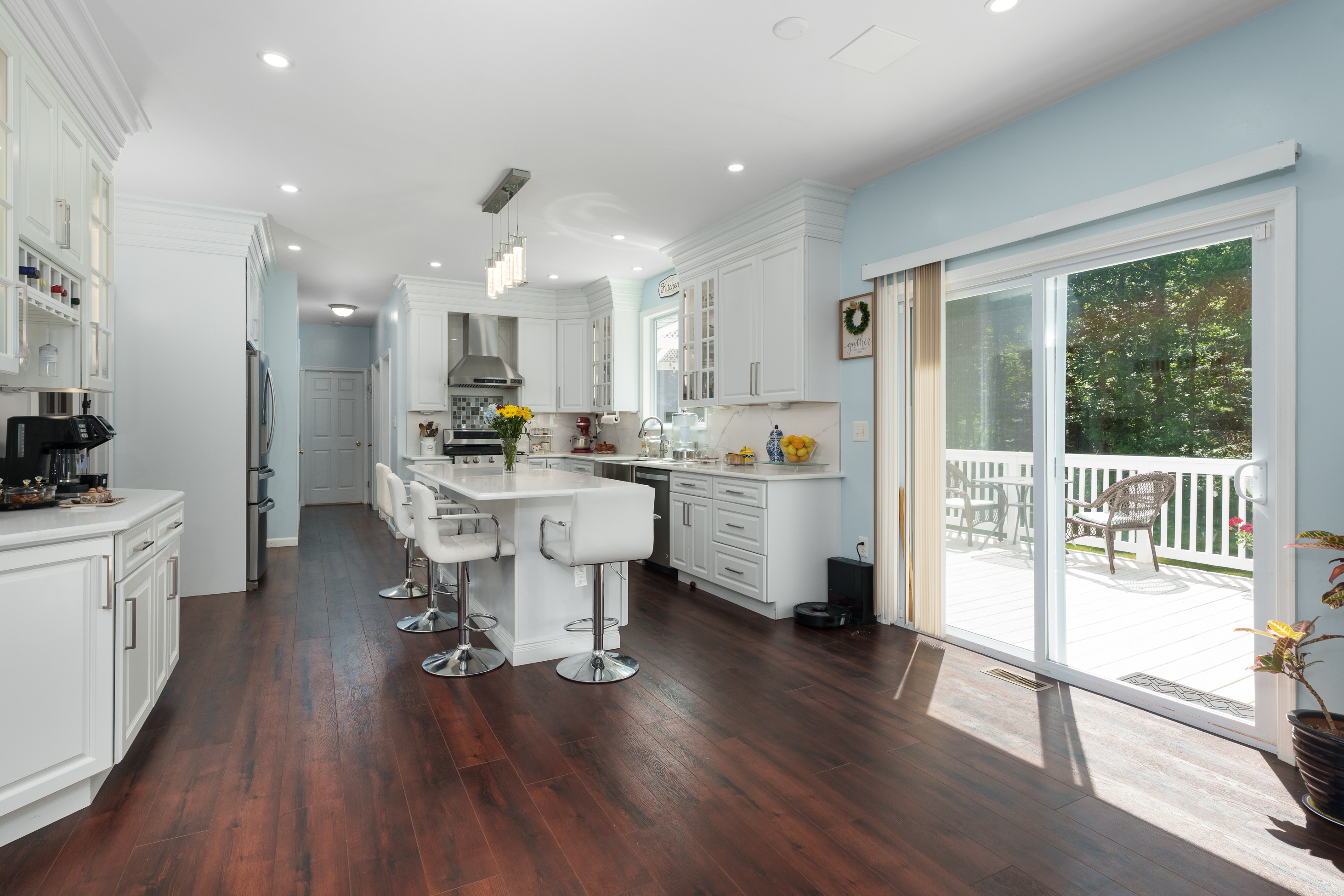  Bright Updated Kitchen, Bold New Bathrooms, Beautiful Setting - 物件實景