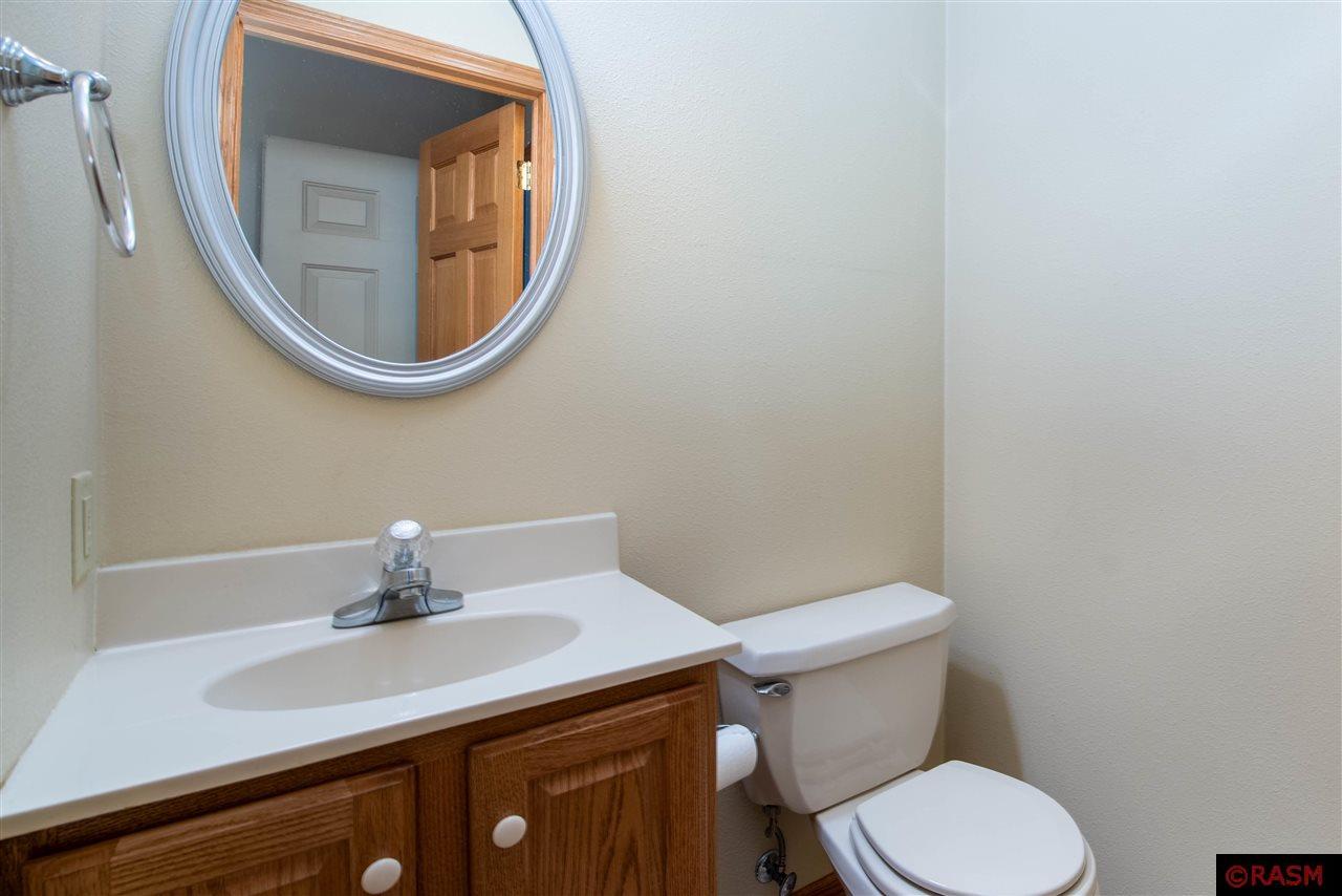 Lake Crystal, Minnesota, 56055, United States, 4 Bedrooms Bedrooms, ,3 BathroomsBathrooms,Residential,For Sale,1798331