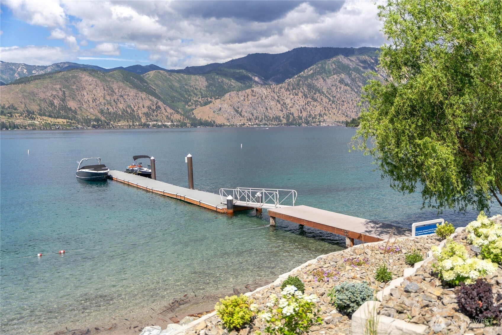 Manson, Washington, 98831, United States, 1 Bedroom Bedrooms, ,1 BathroomBathrooms,Residential,For Sale,1846564