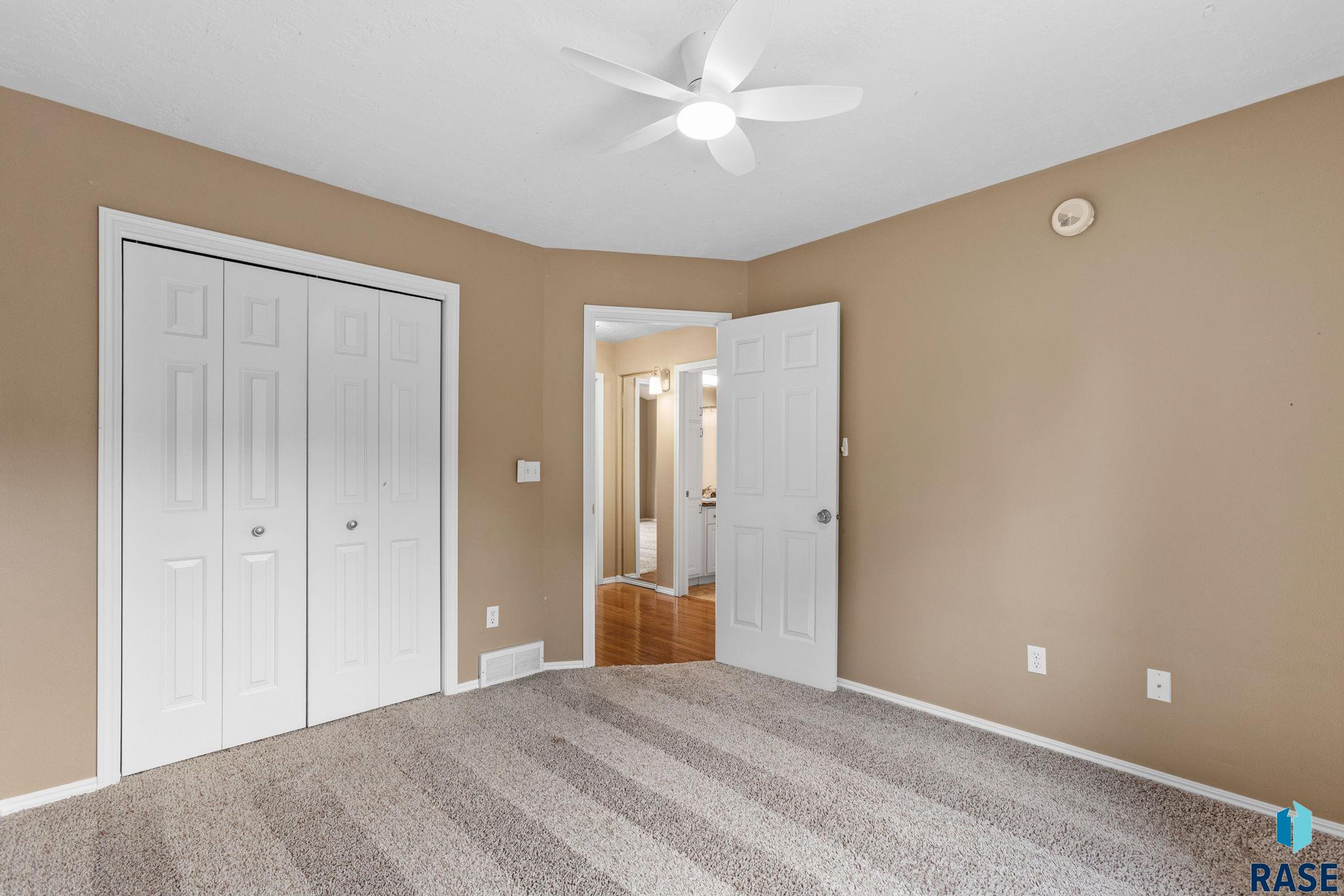 Sioux Falls, South Dakota, 57103, United States, 5 Bedrooms Bedrooms, ,2 BathroomsBathrooms,Residential,For Sale,1908912